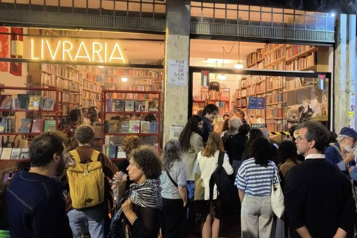 Noite das Livrarias traz público novo para perto de livros
