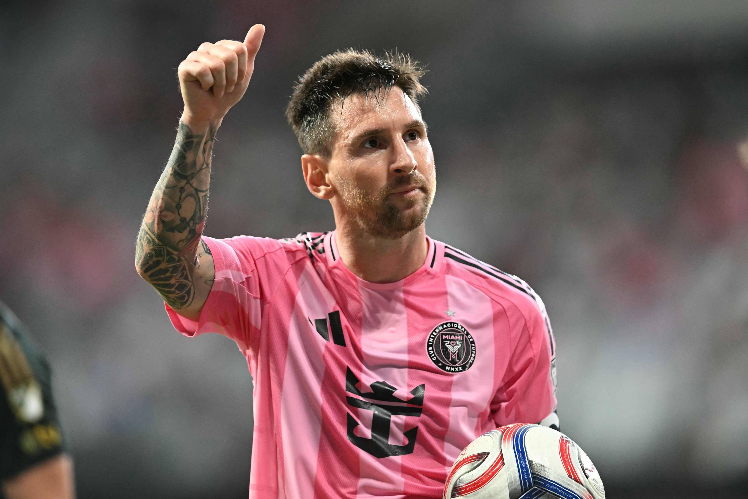 Messi se junta a Cristiano entre bilionários do futebol