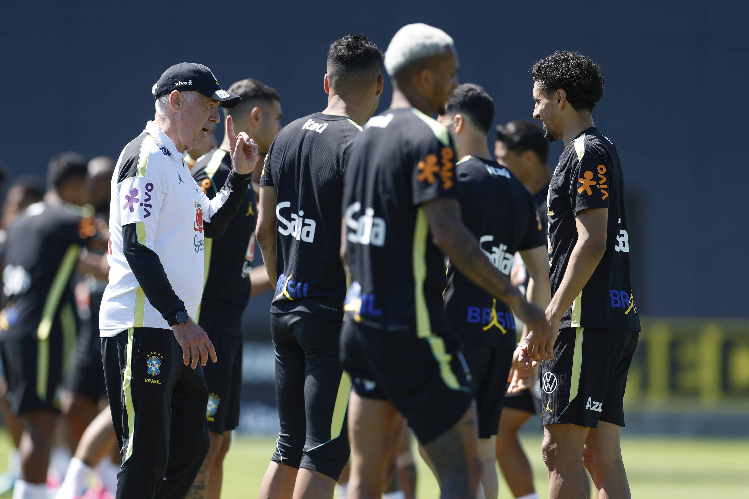 Ancelotti tem dúvidas e amplia testes a uma semana da