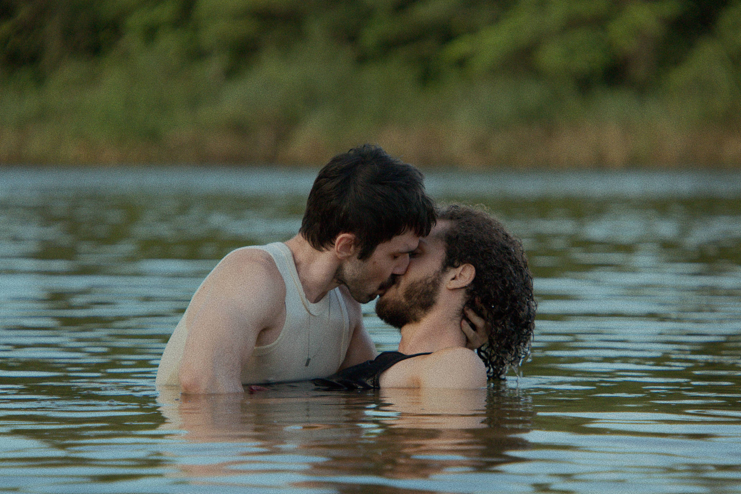 Apenas Coisas Boas usa sexo para buscar afeto gay no
