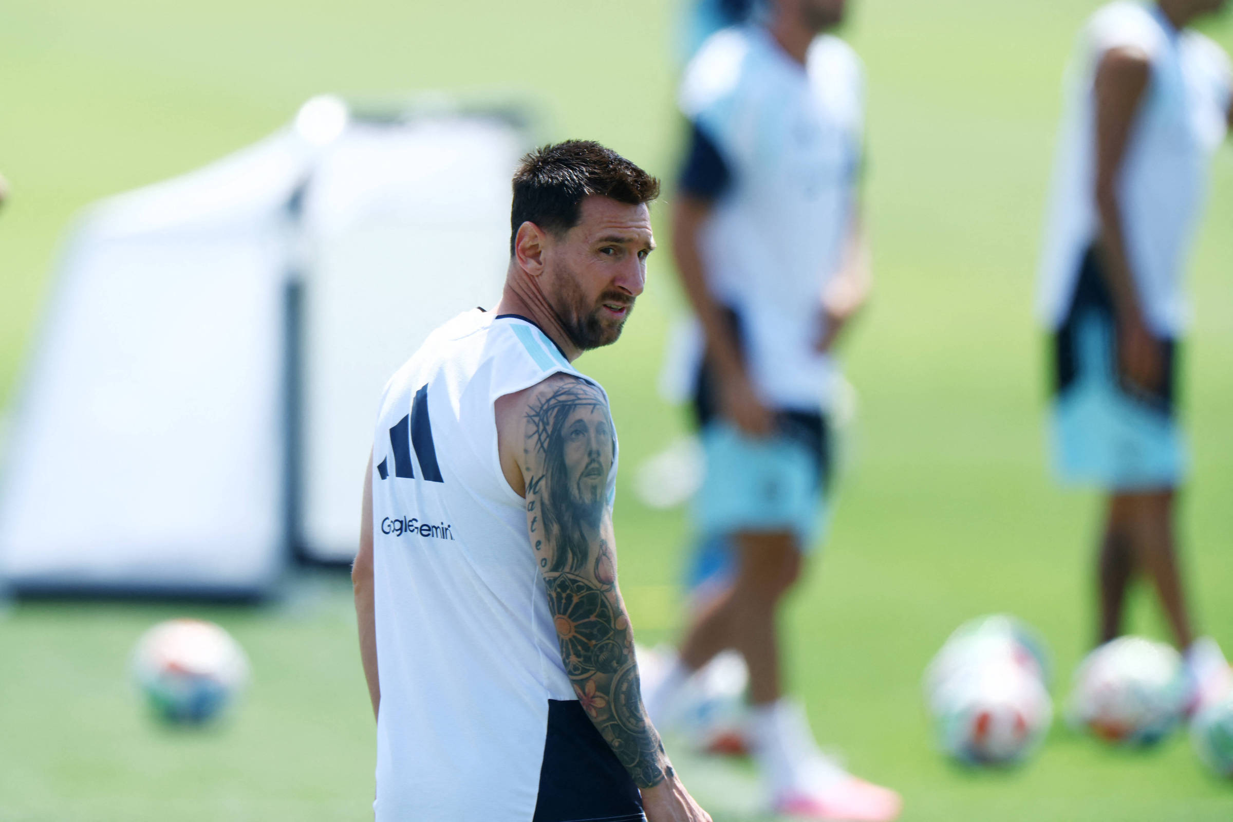 Artilharia e saúde do pai dominam segunda partida de Messi