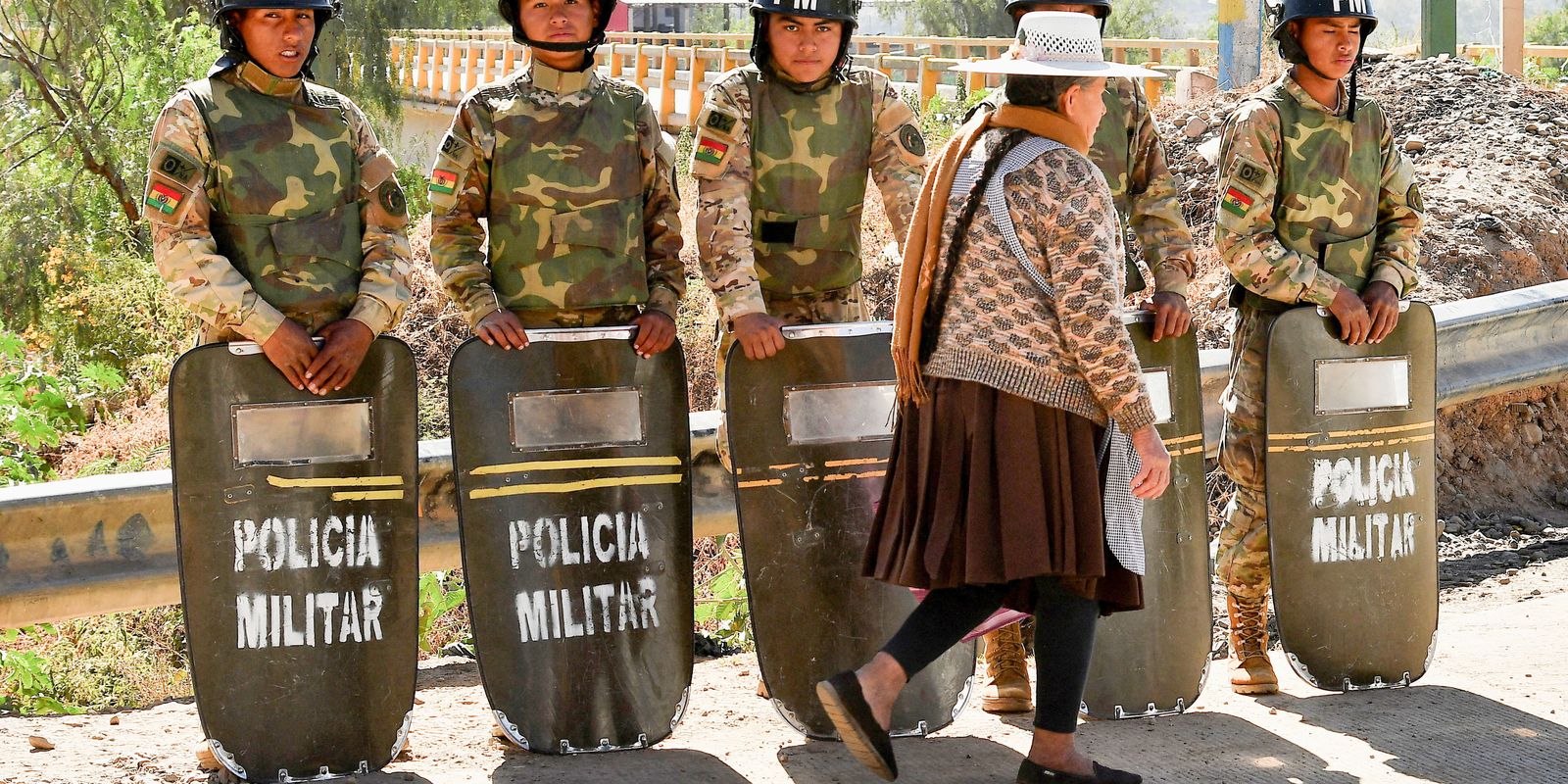 Bolívia: caem bloqueios após estado de exceção e acordo com