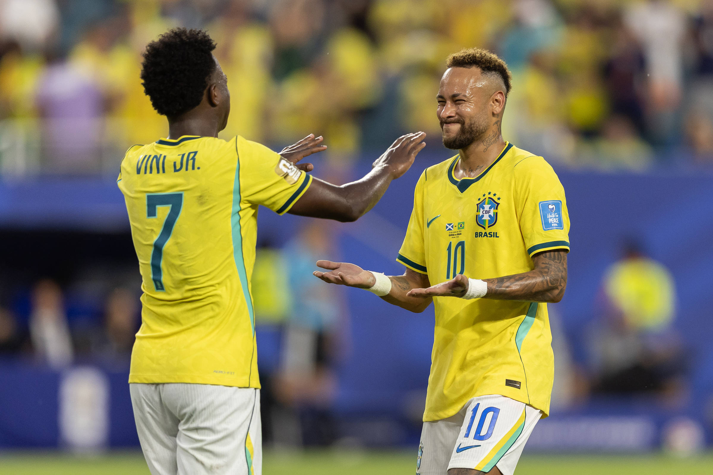 Copa: Neymar vira escudo e concentra assédio da imprensa