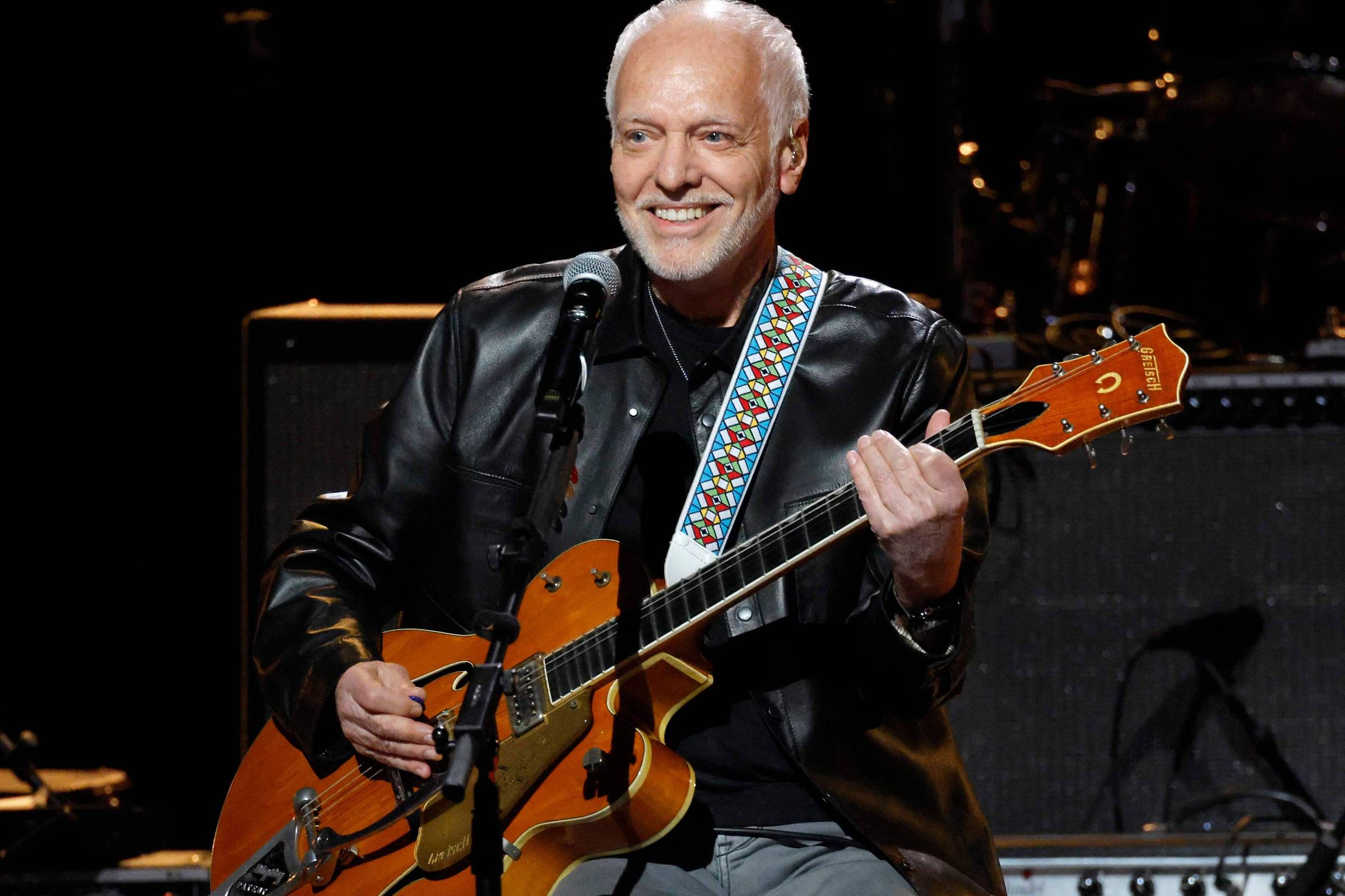 Peter Frampton muda técnica na guitarra por doença 17/06/2026