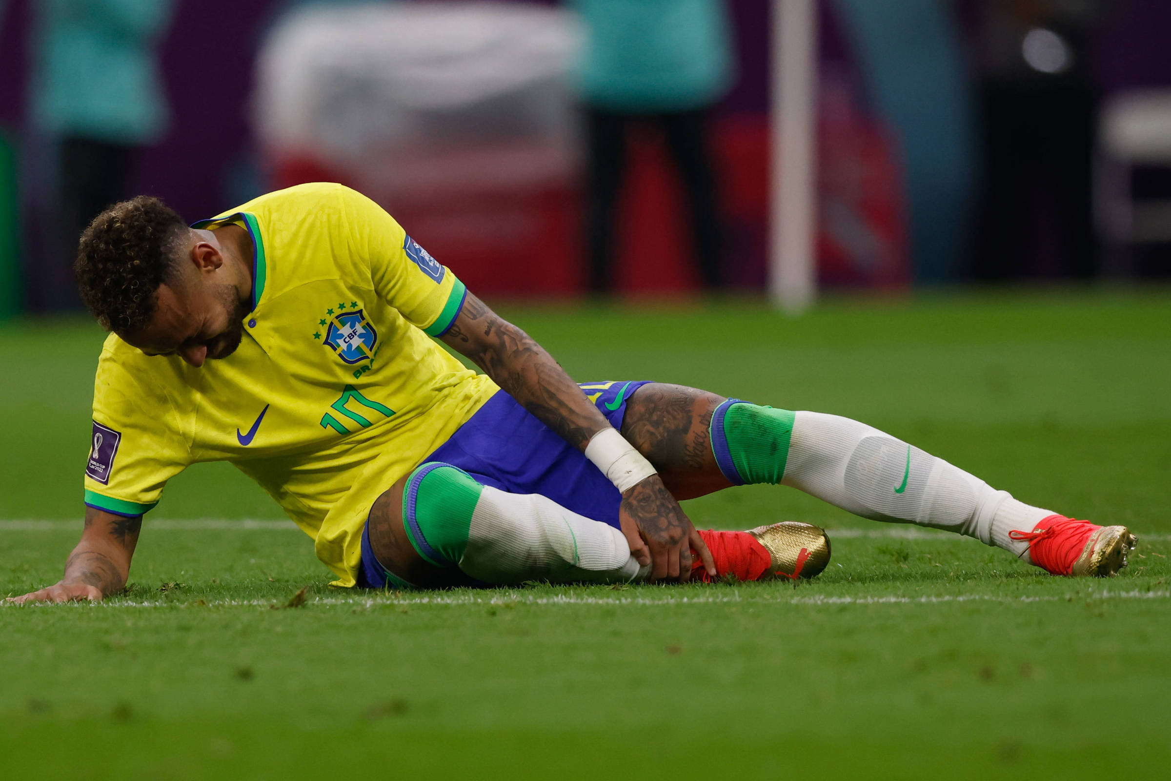Por que os jogadores de futebol se machucam tanto?
