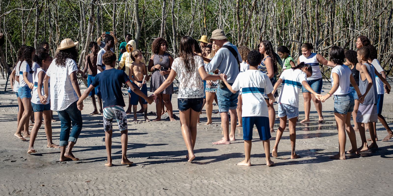 Projeto de música e valorização do mangue conscientiza alunos no