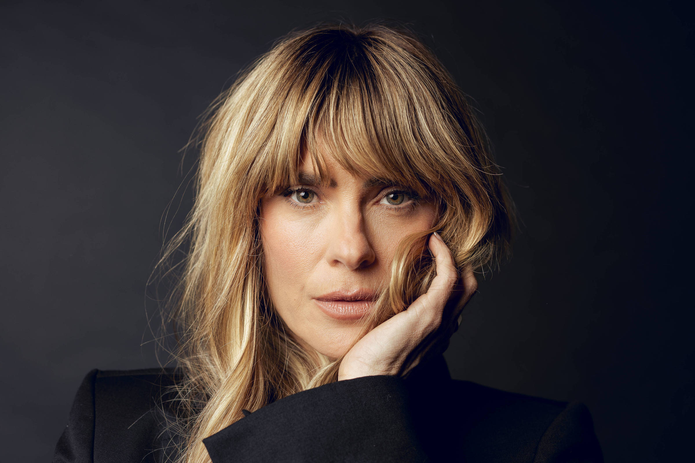 Carolina Dieckmmann diz que julgar o corpo saiu de moda