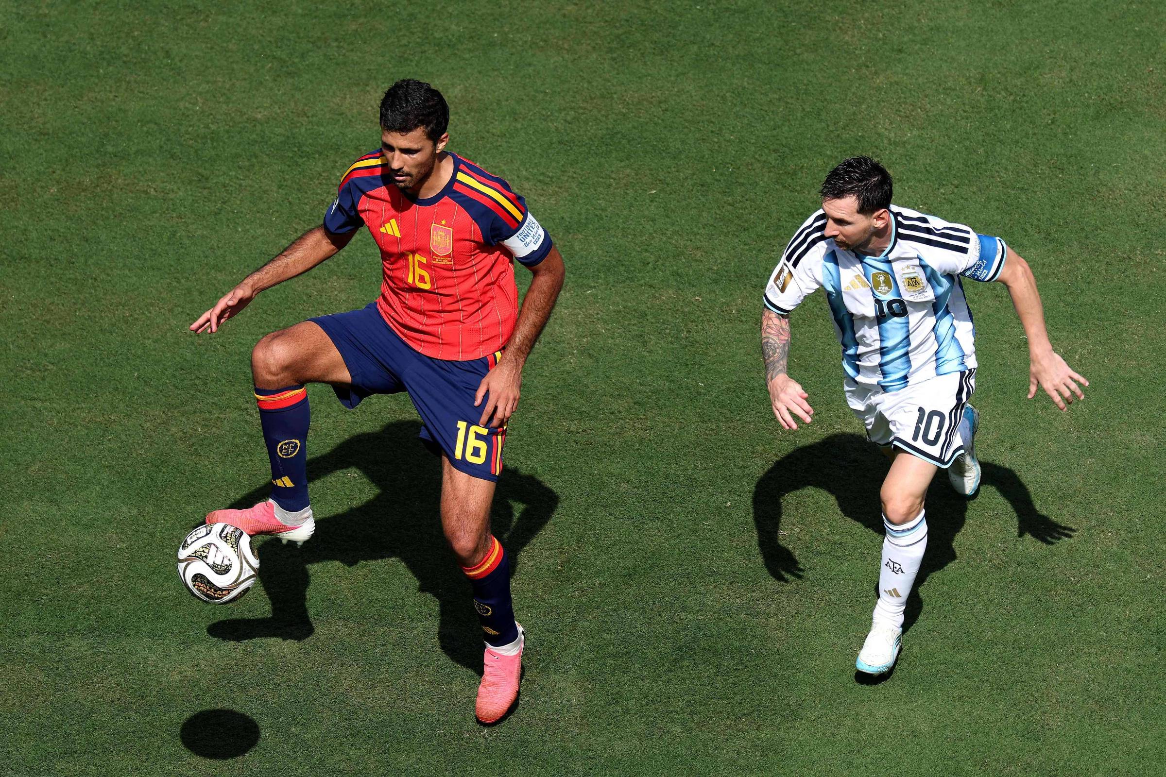 Cérebro da Espanha, Rodri tem recorde de passes em Copas