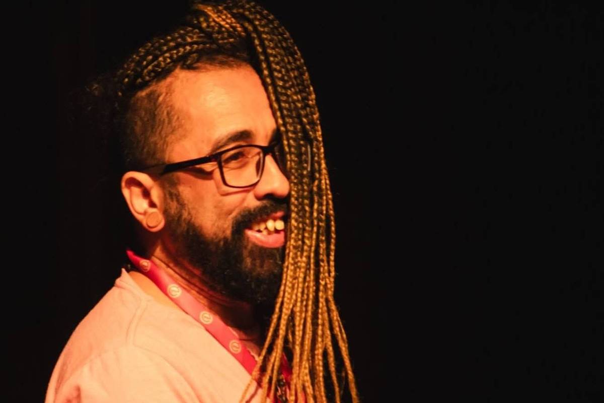 Cia Mungunzá transforma peça em tributo a ator morto