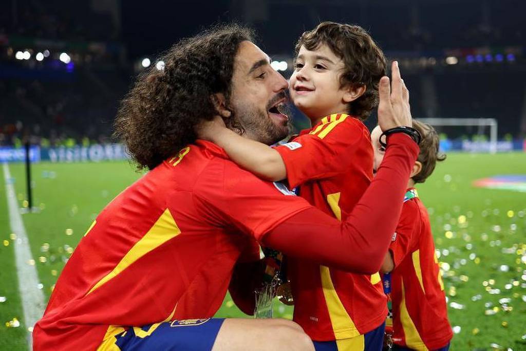 Como autismo do filho mudou vida de Cucurella, da Espanha