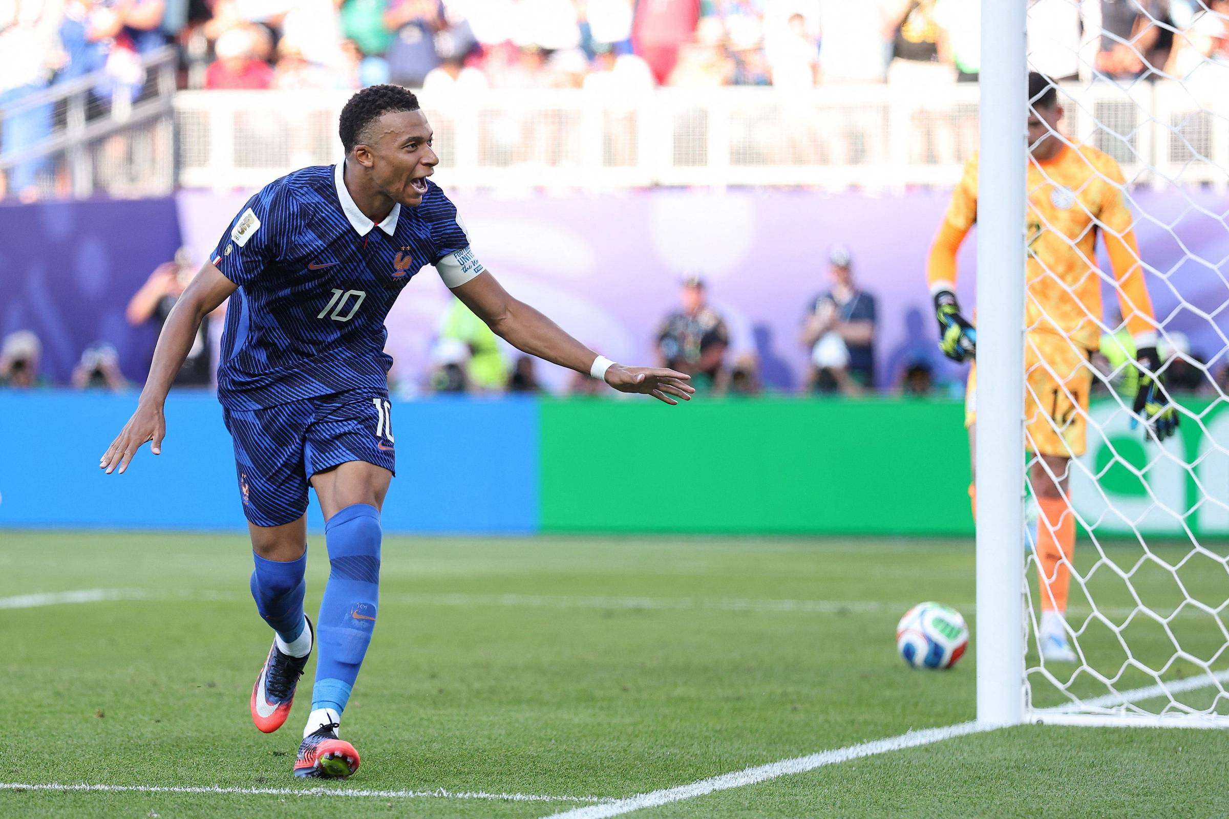 Copa: França supera Paraguai e vai às quartas; veja vídeo