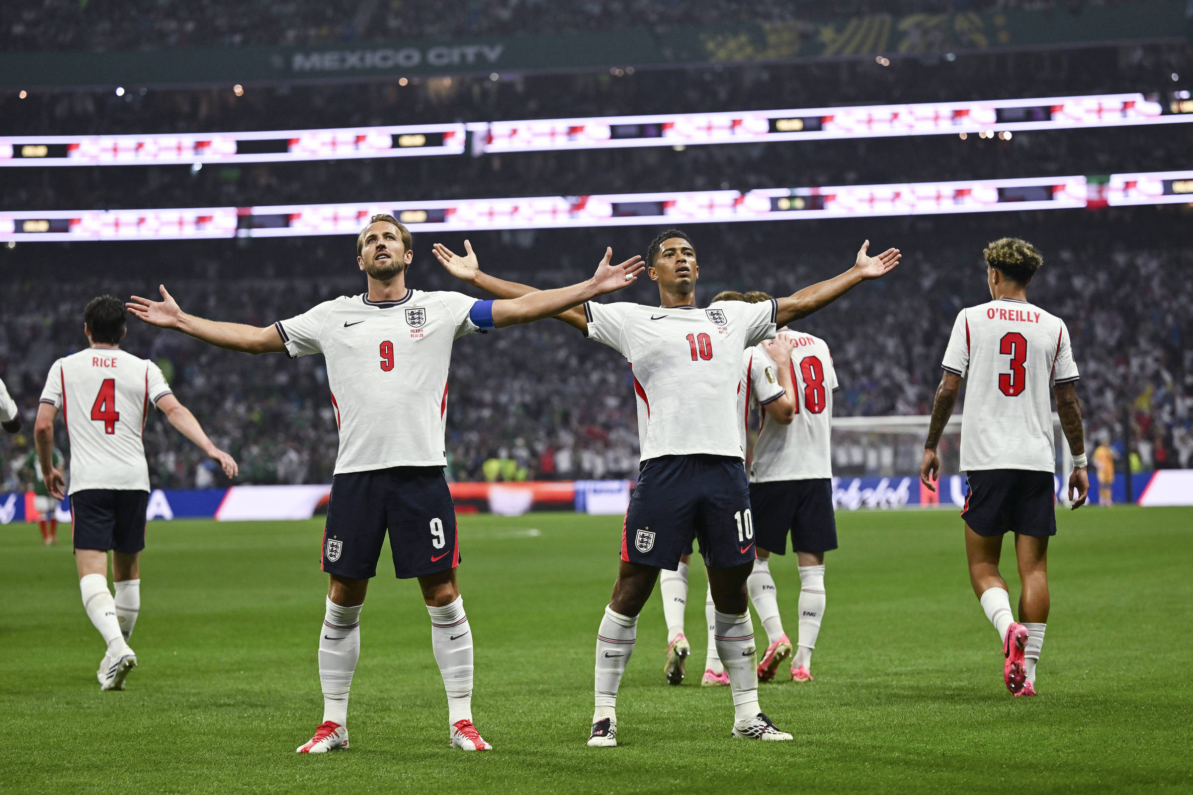 Copa: Inglaterra aguenta pressão e vai às quartas; vídeo