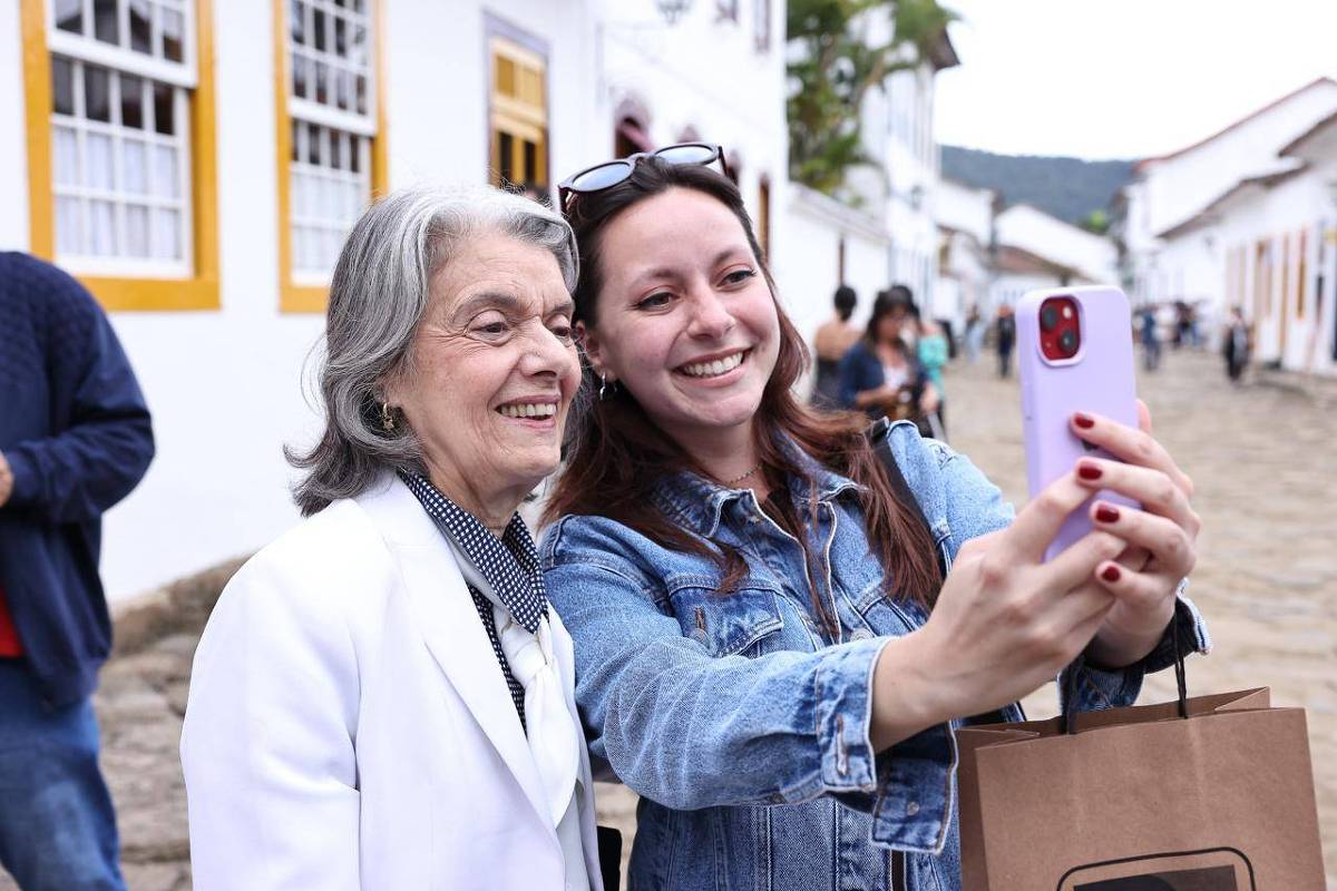 Flip: Cármen Lúcia ofusca estrelas da literatura em Paraty