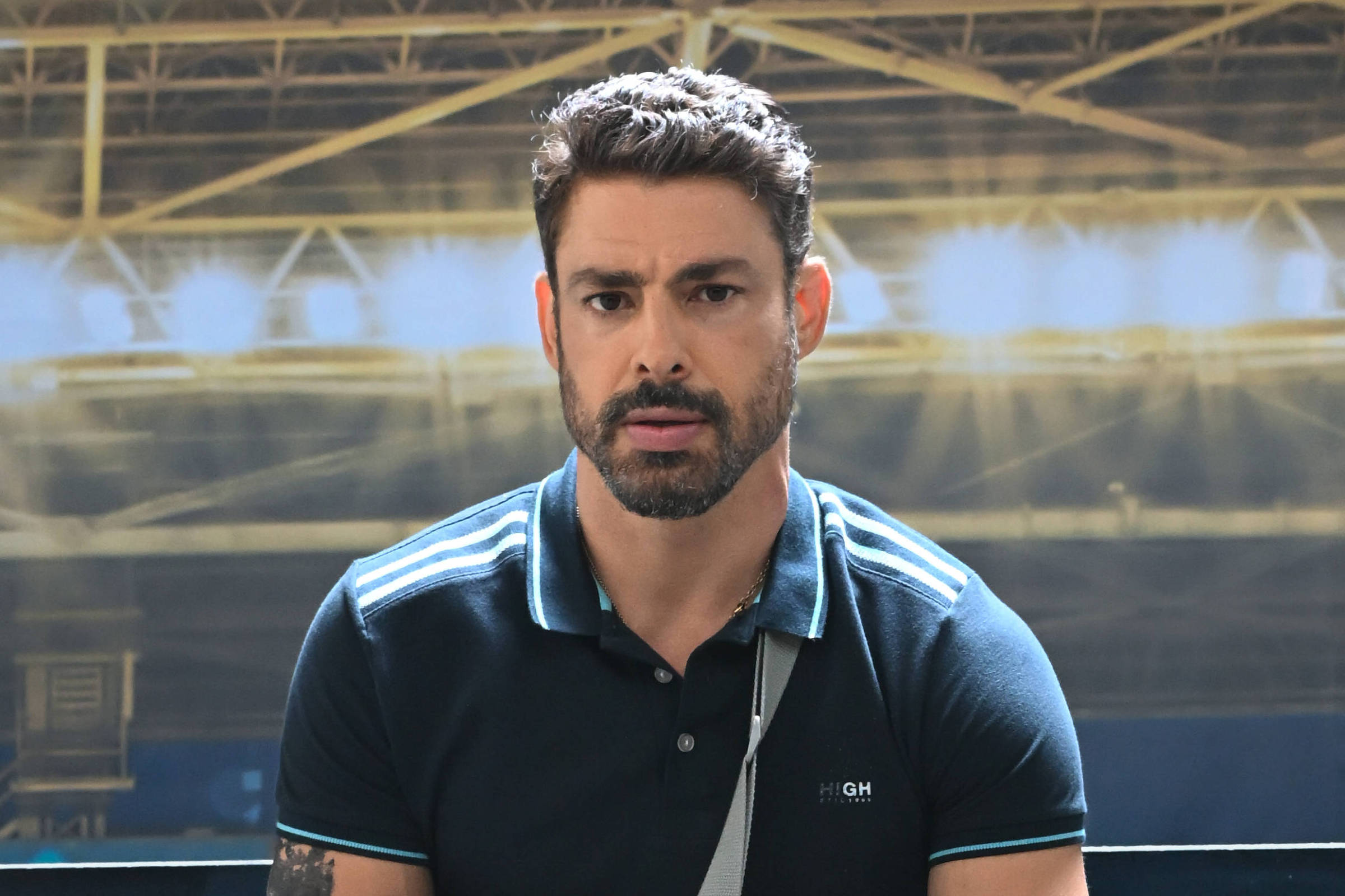 Jogada de Risco explora o futebol com nudez frontal e