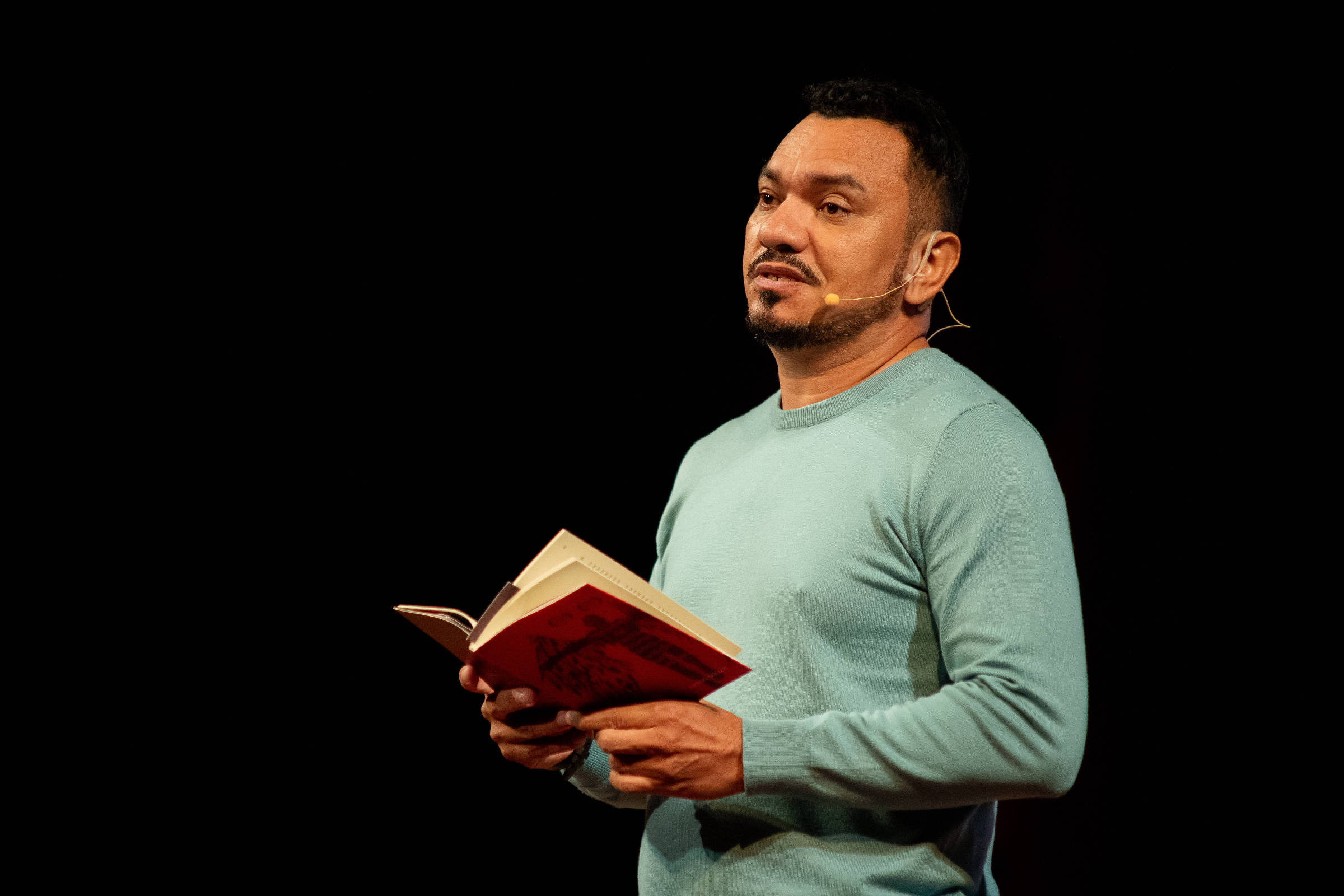 Minha literatura é mais corajosa que eu, diz Airton Souza