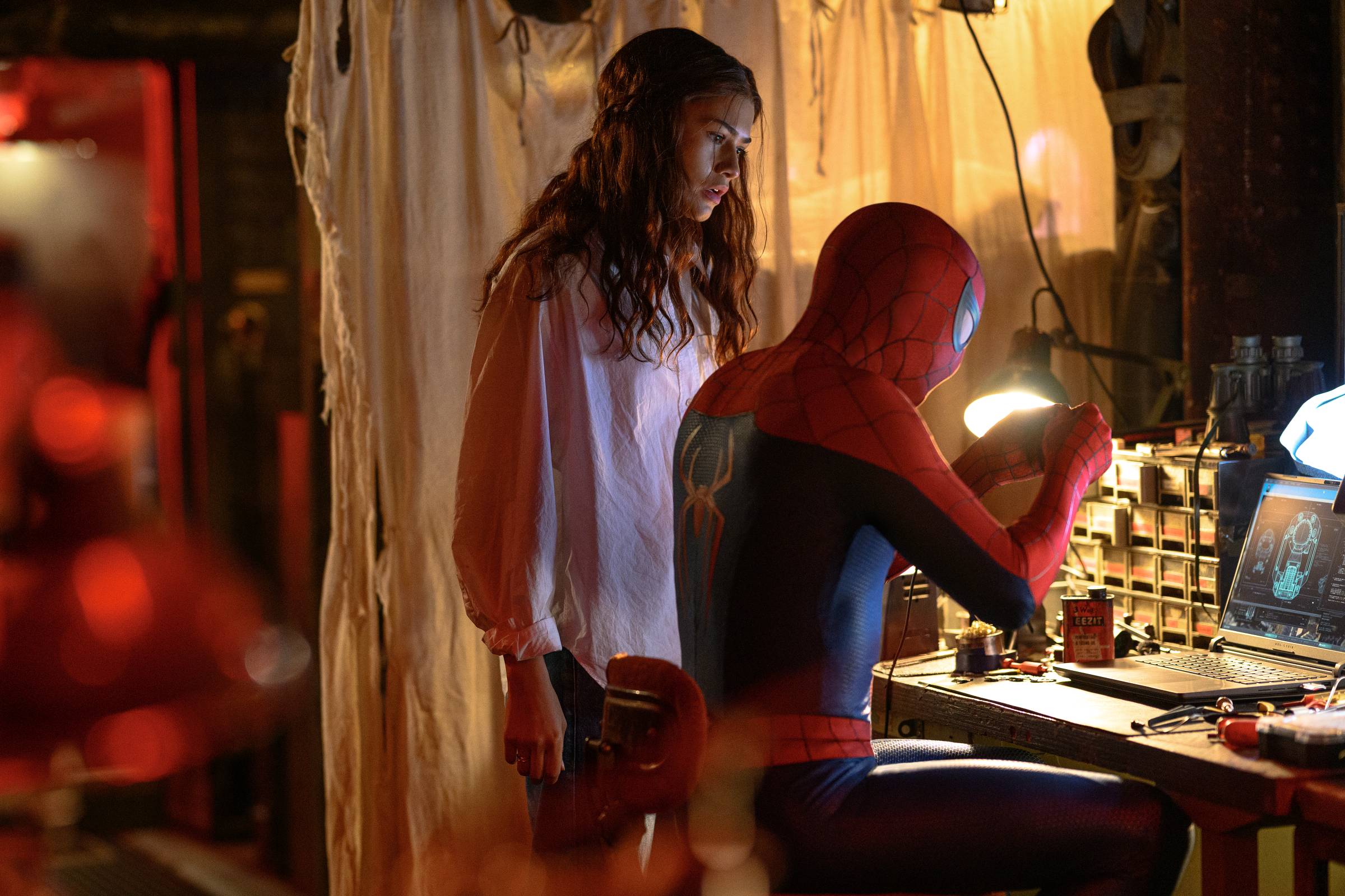 Novo 'Homem Aranha' surfa na fama de Tom Holland e Zendaya