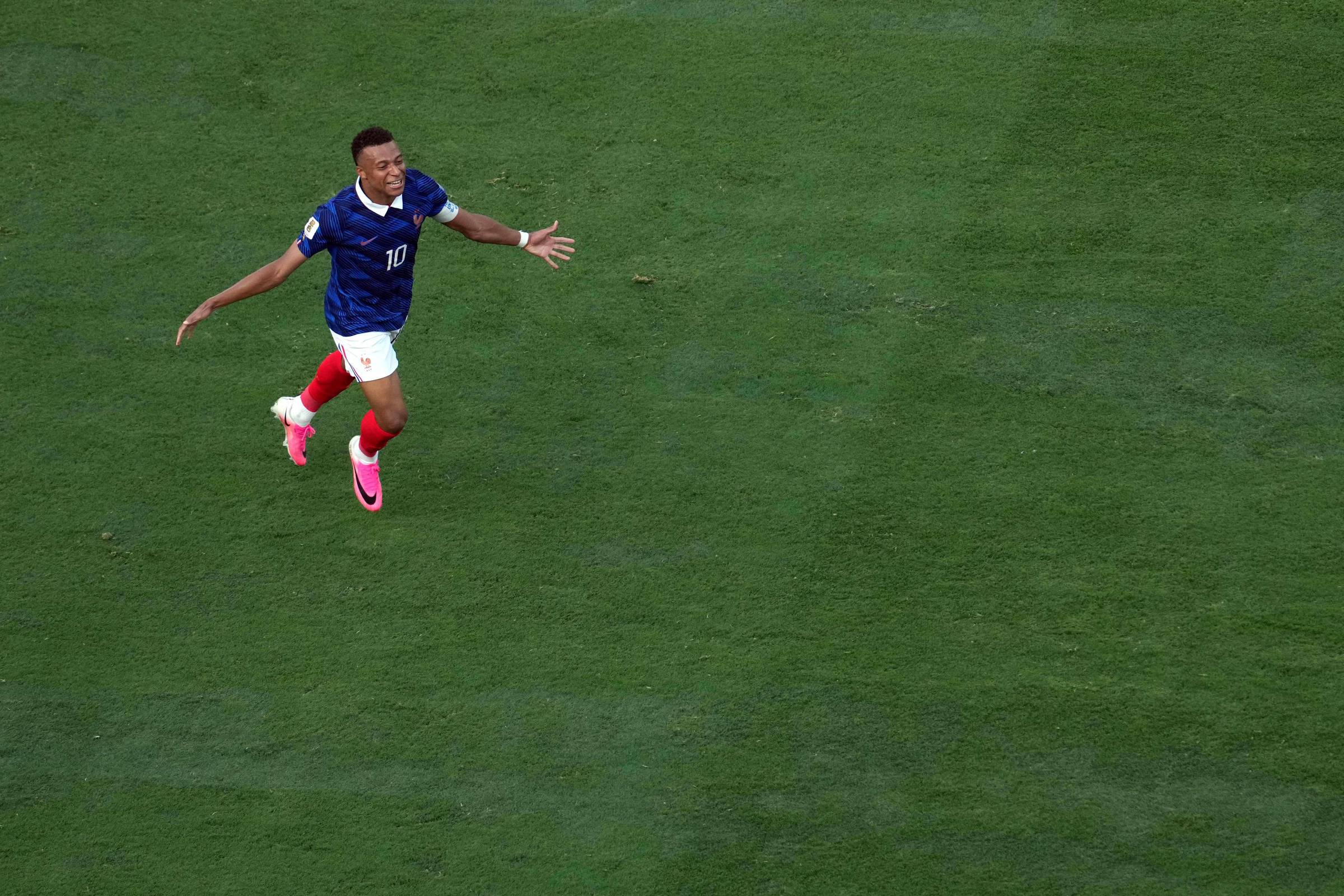 Petição para pedir desculpas a Mbappé viraliza na França