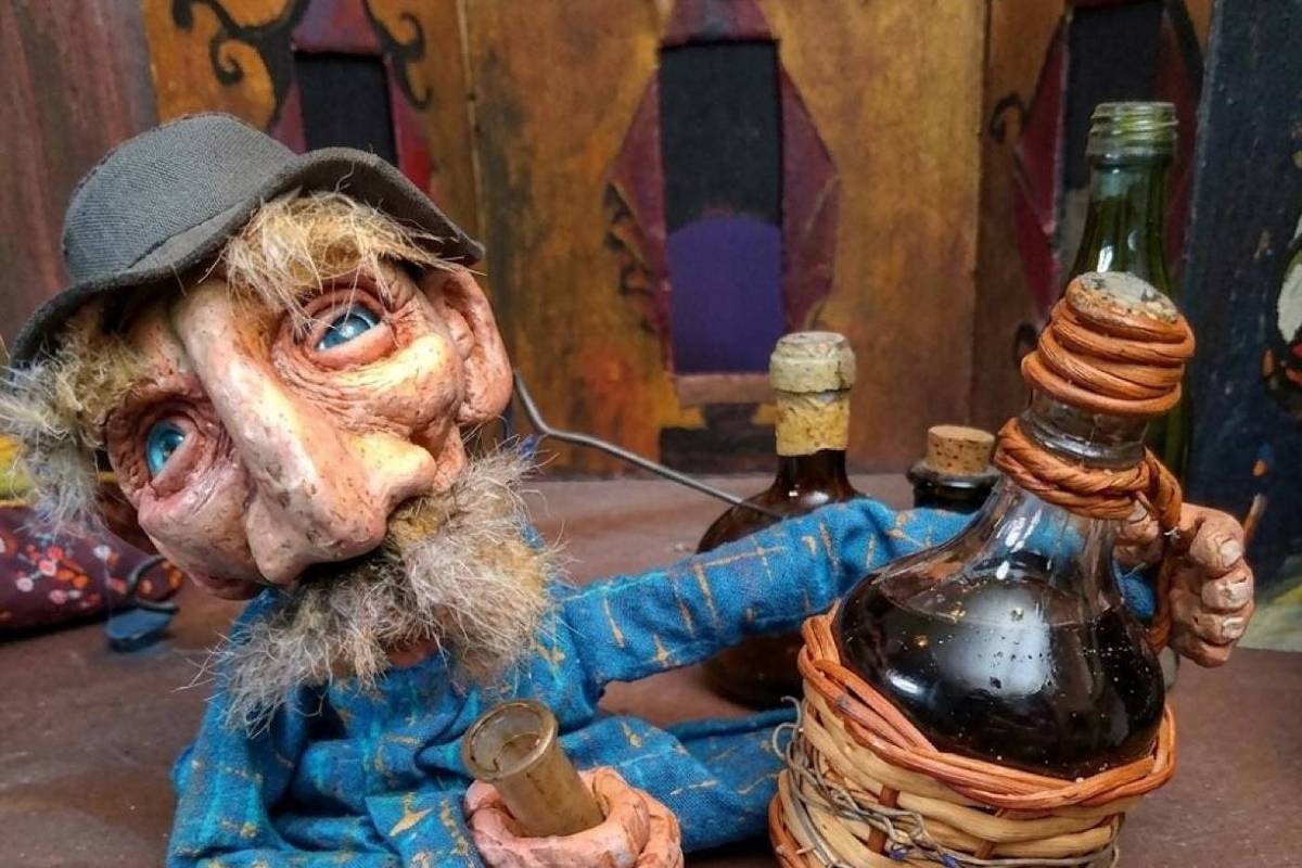 Teatro lambe lambe mostra cenas em miniatura em Rio Preto