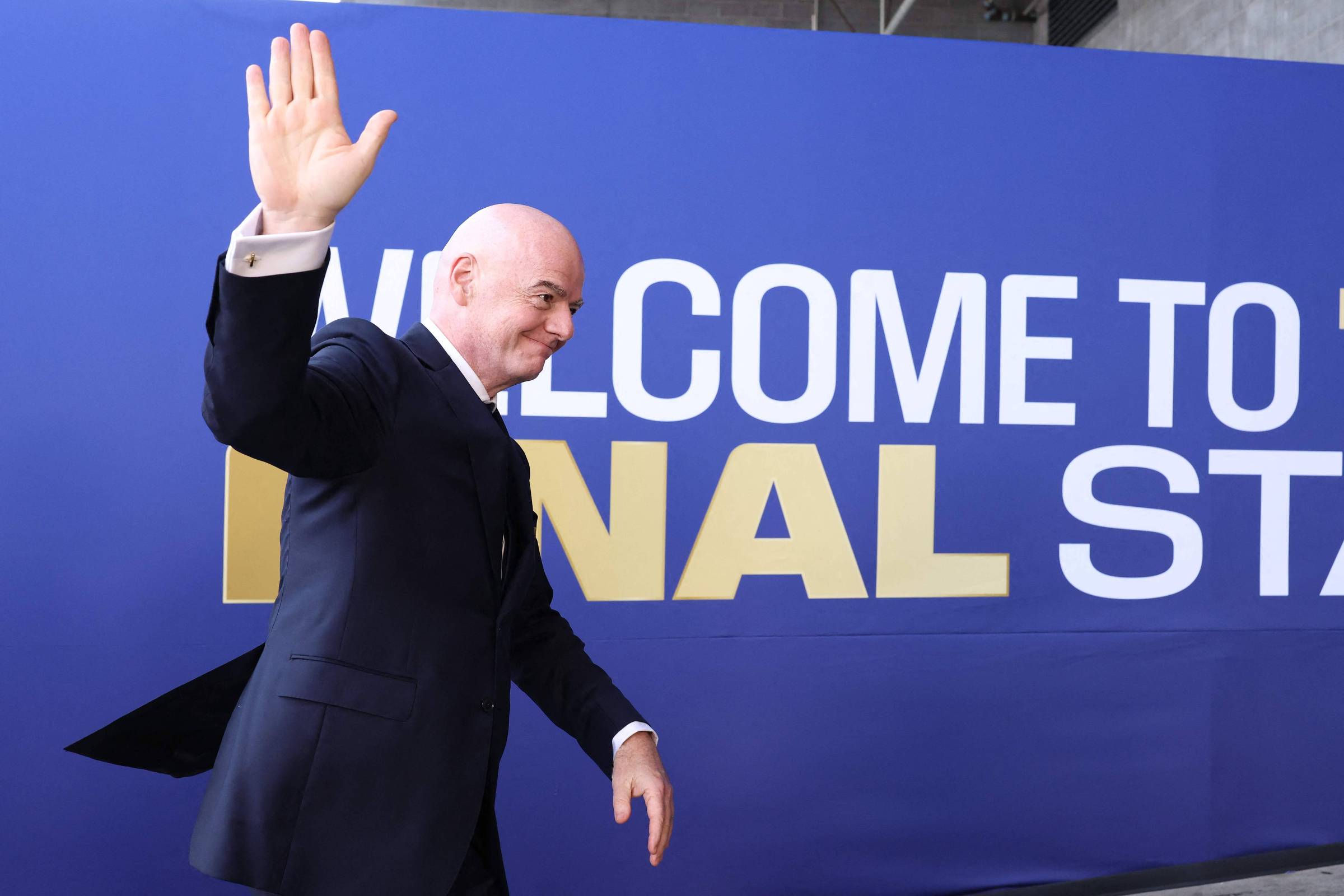 Cartola que ascendeu durante escândalo na Fifa, Infantino enfrenta maior