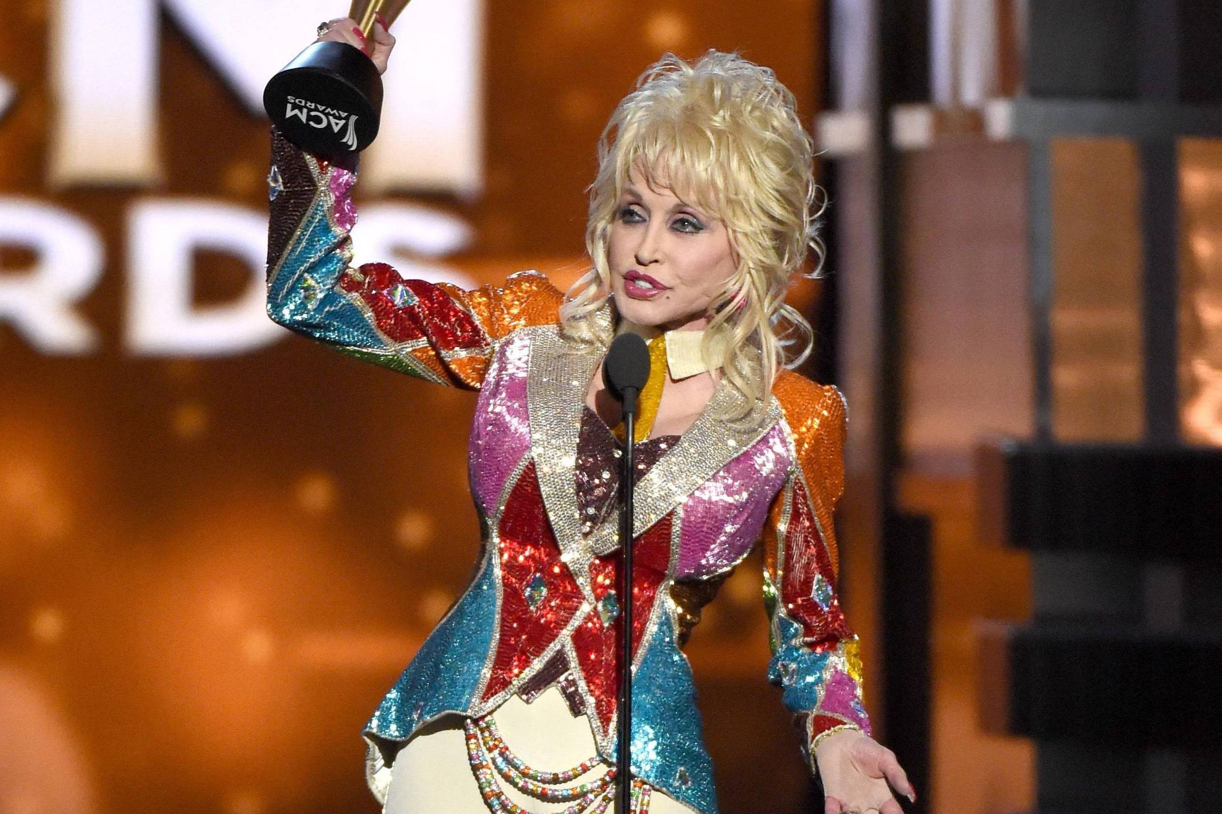 Dolly Parton: Lembre a vida e os sucessos da lenda