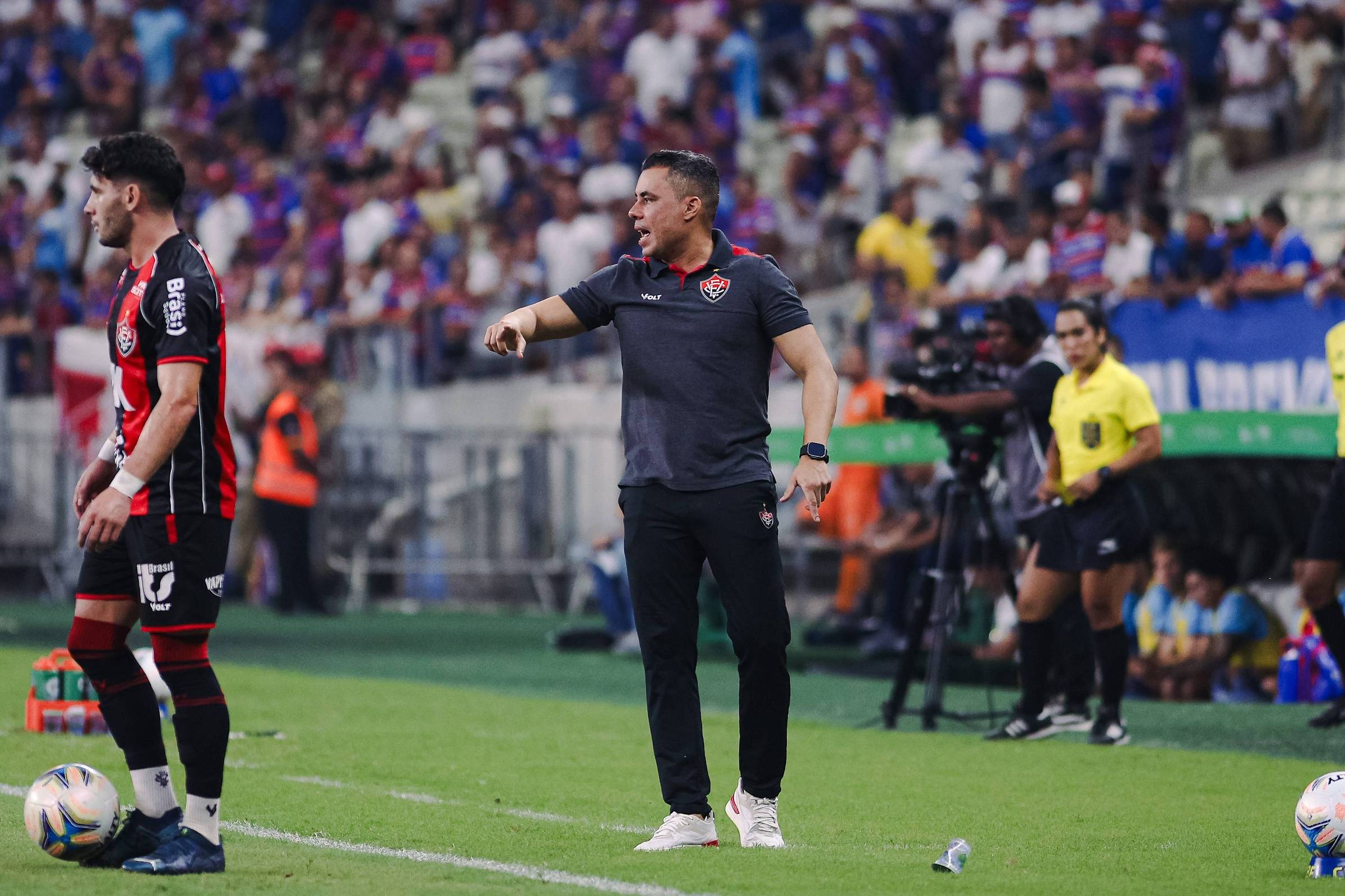 Jair Ventura, do Vitória, diz que treinadores devem inovar