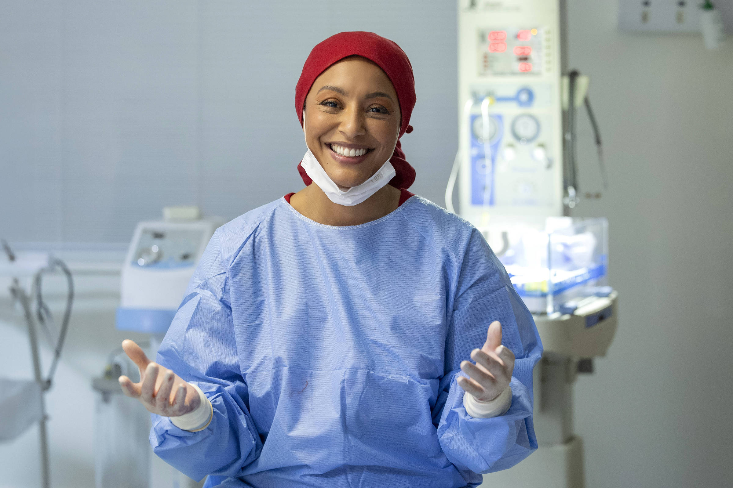 Novela Por Você lembra de The Pitt com médica em