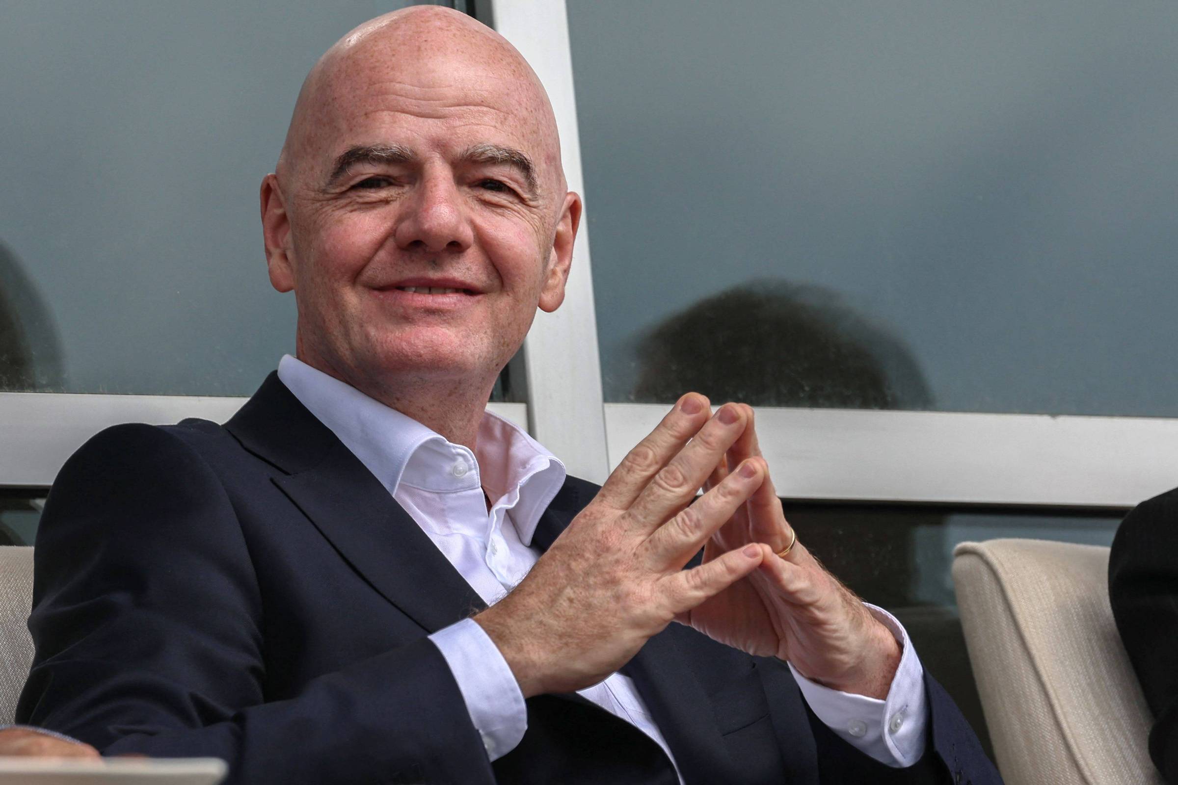 Pressão por renúncia de Infantino surge com onda de apoio