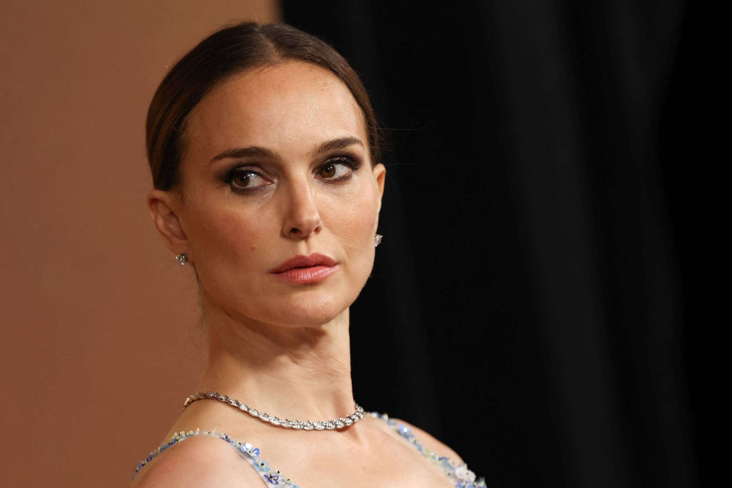 Rachel Cusk defende livro após polêmica de Natalie Portman