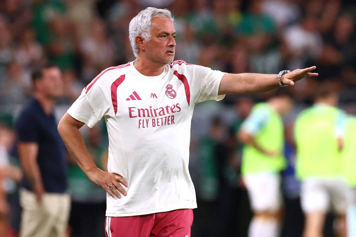 Real Madrid, de Mourinho, tenta impedir tri do Barcelona
