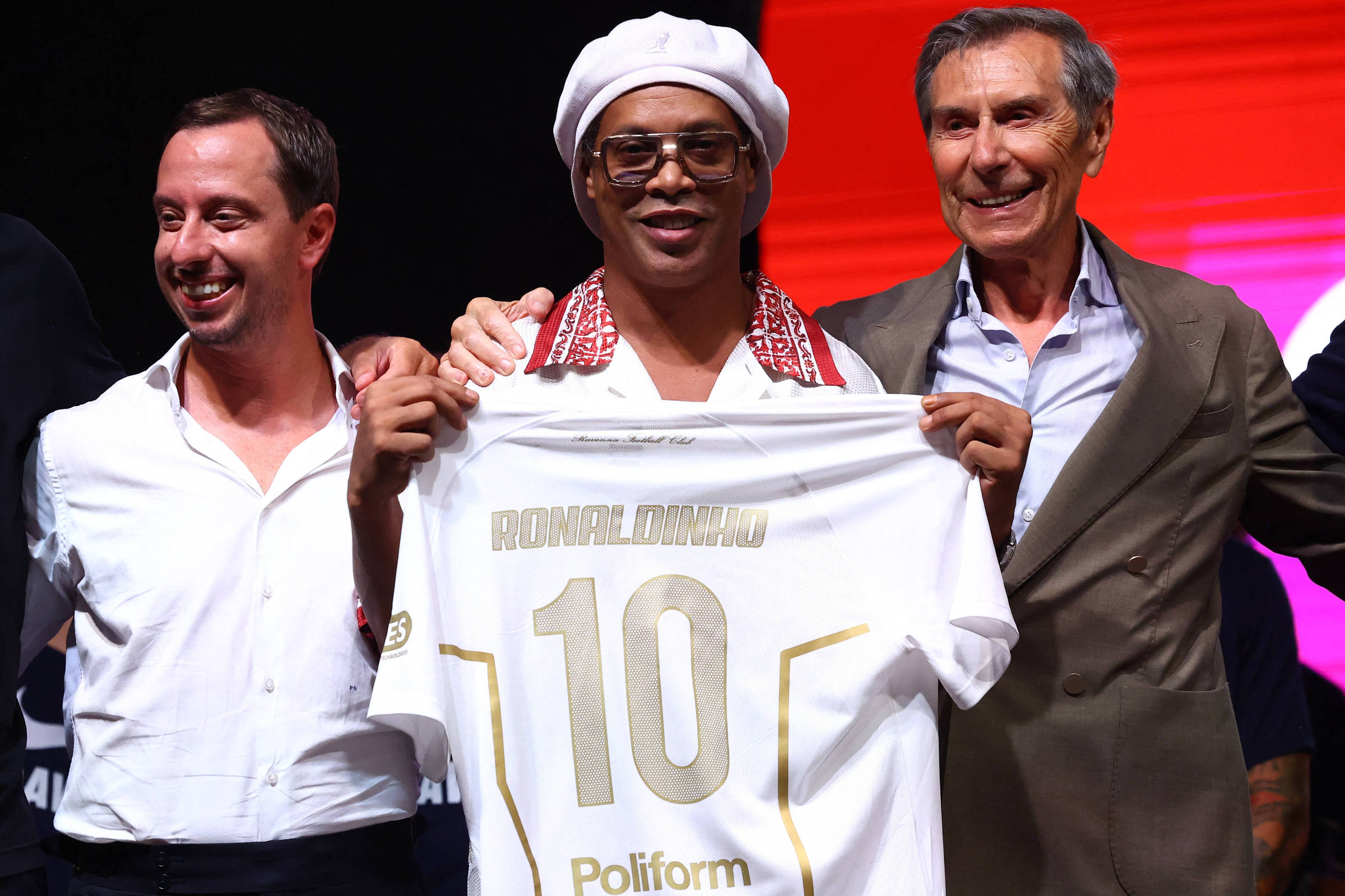 Ronaldinho embala sonho do Ravenna de chegar à elite