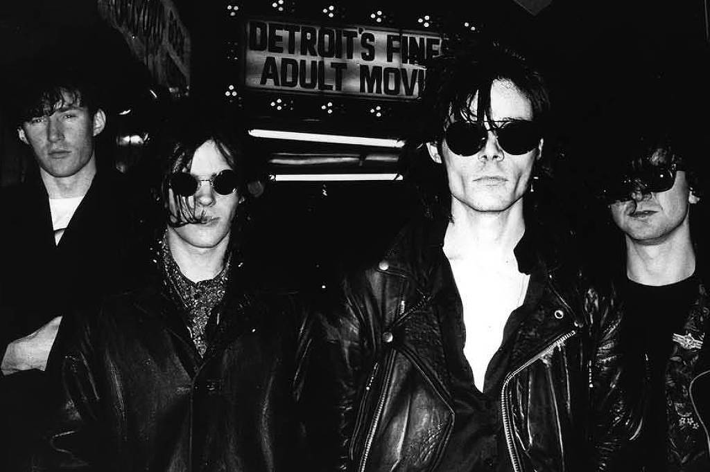Sisters of Mercy ganha livro com conflitos e humor