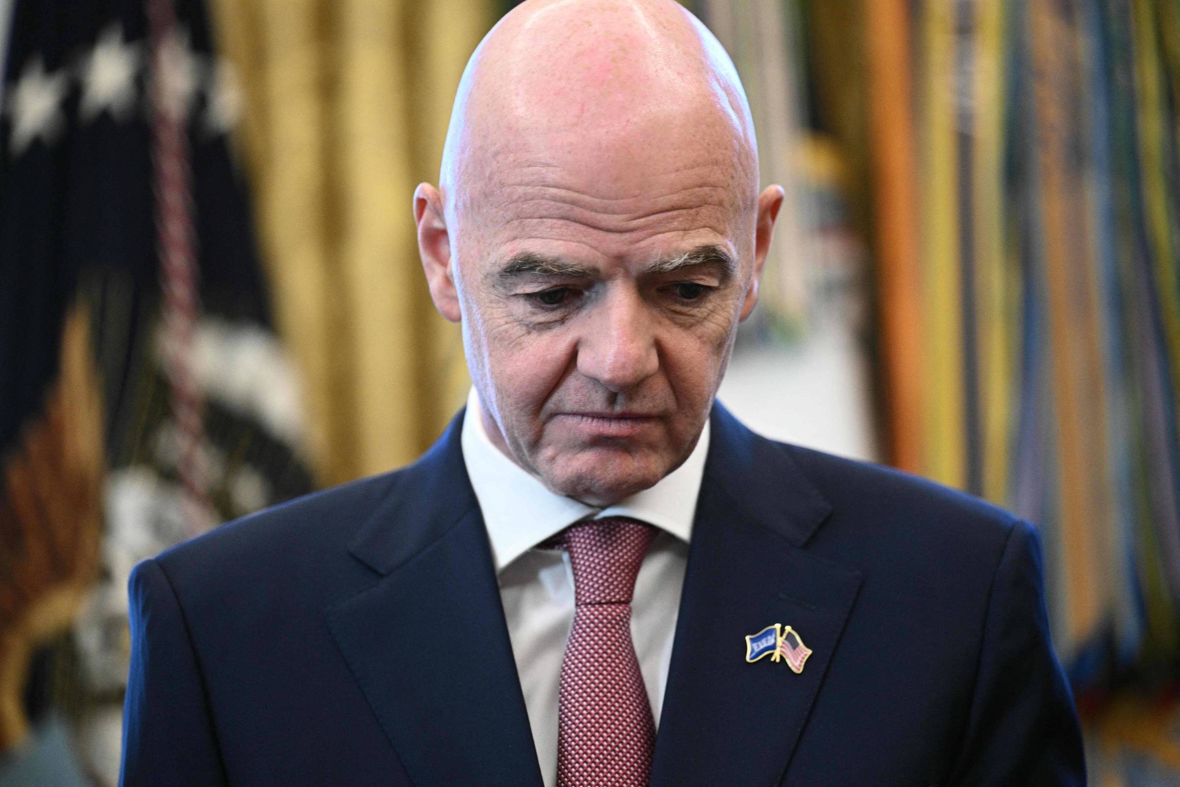 Uefa volta a criticar Infantino após Fifa abandonar plano
