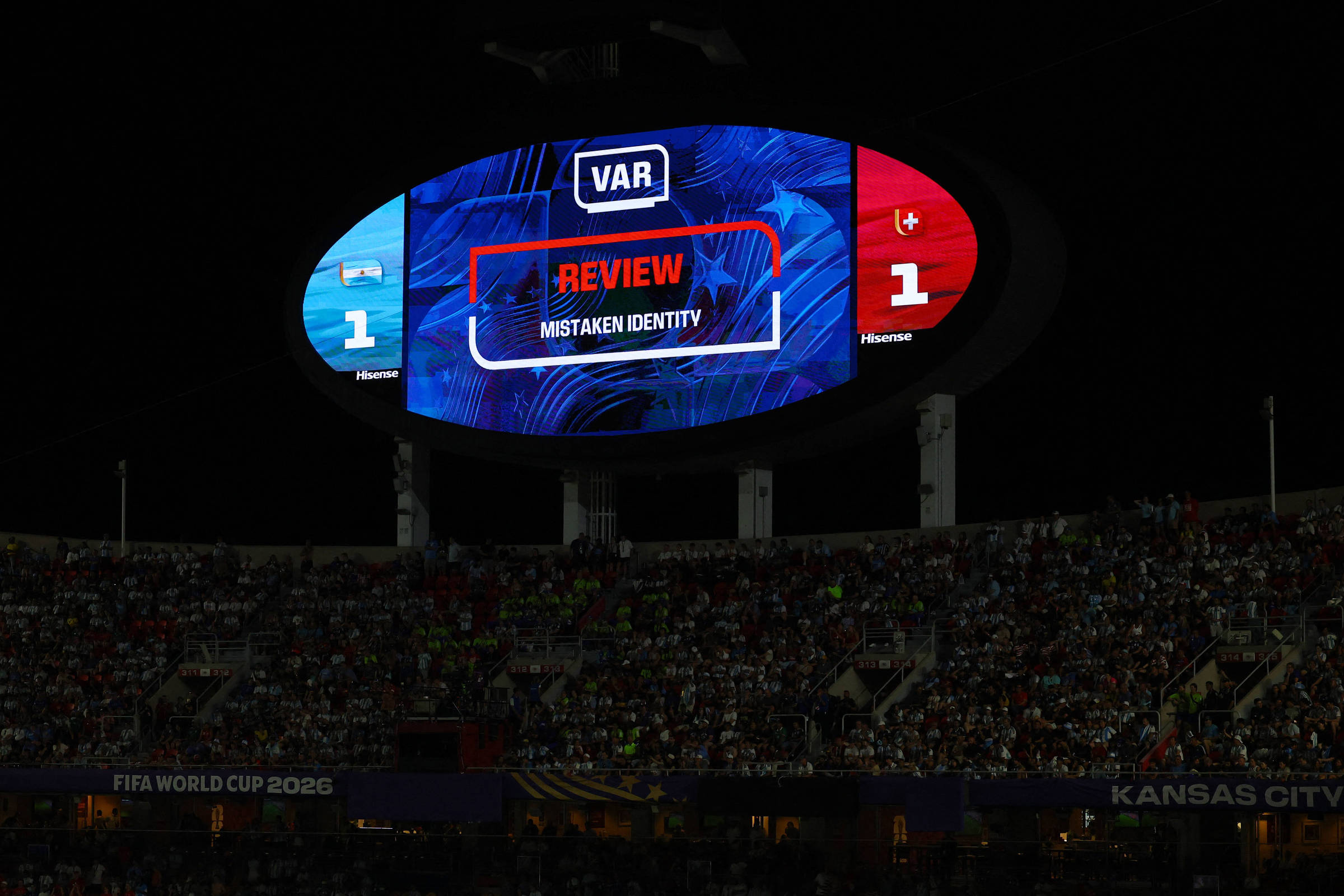 VAR, 10 anos, descumpre sua função desde o jogo de