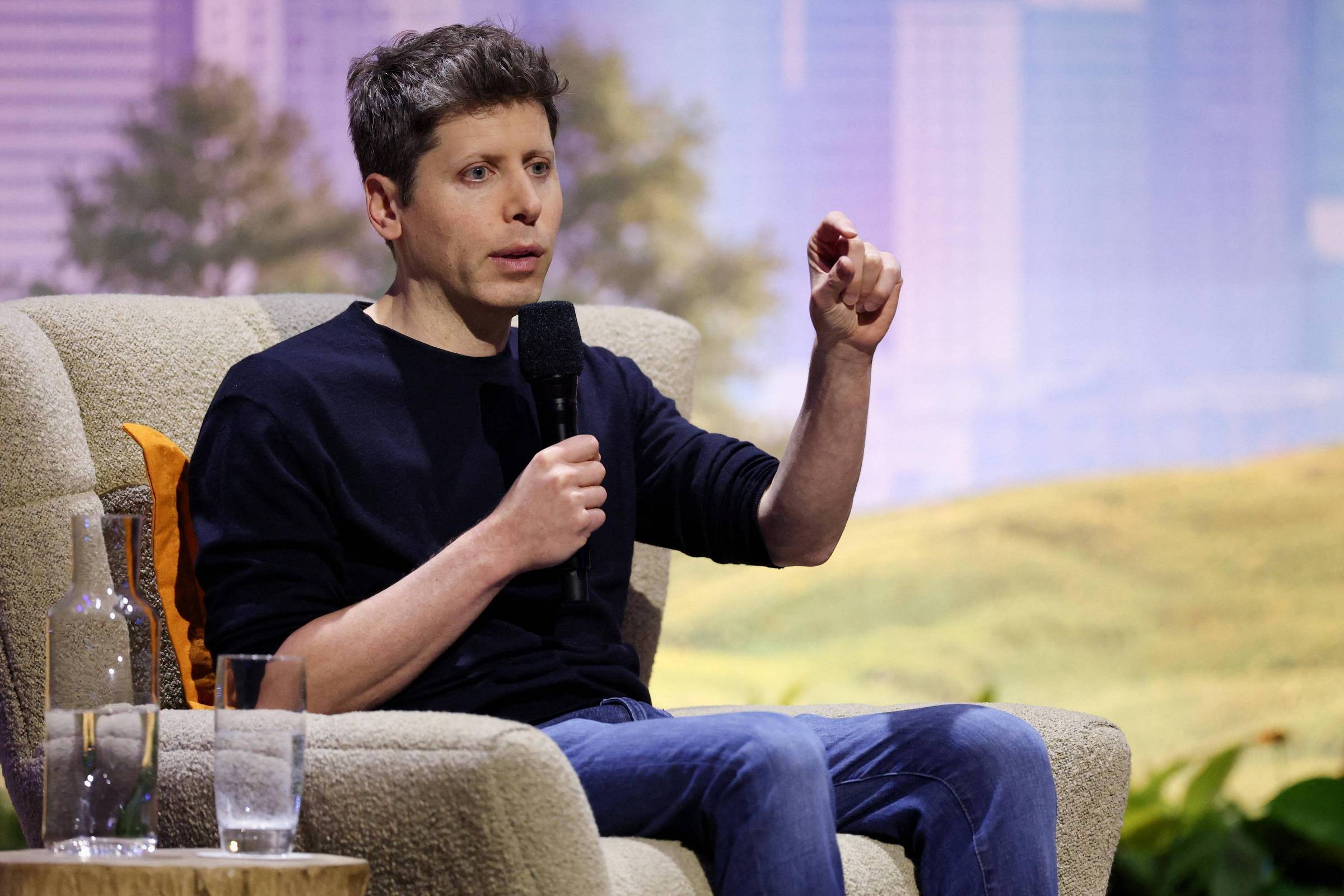 Sam Altman pede confiança na OpenAI sobre avanço da IA