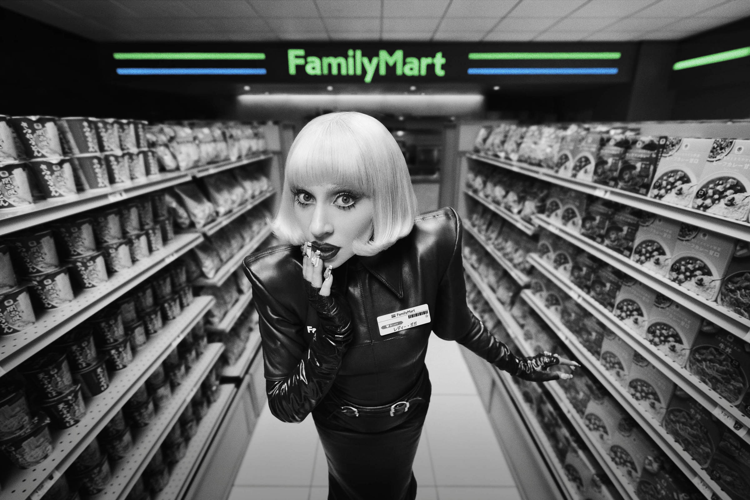 Lady Gaga incentiva japoneses a trabalharem na FamilyMart 29/09/2026