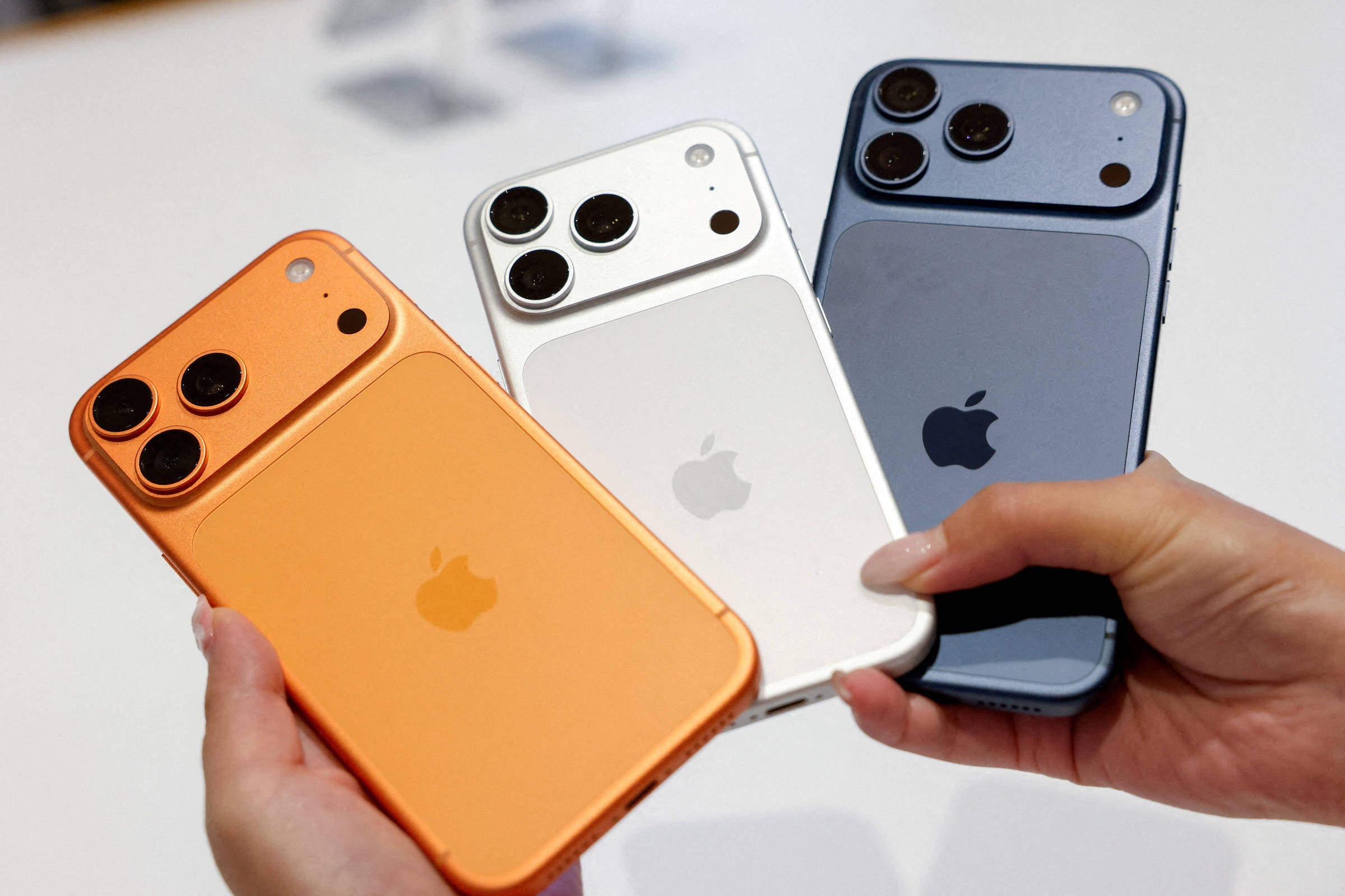 Apple prepara iPhone dobrável de mais de US$ 2.000