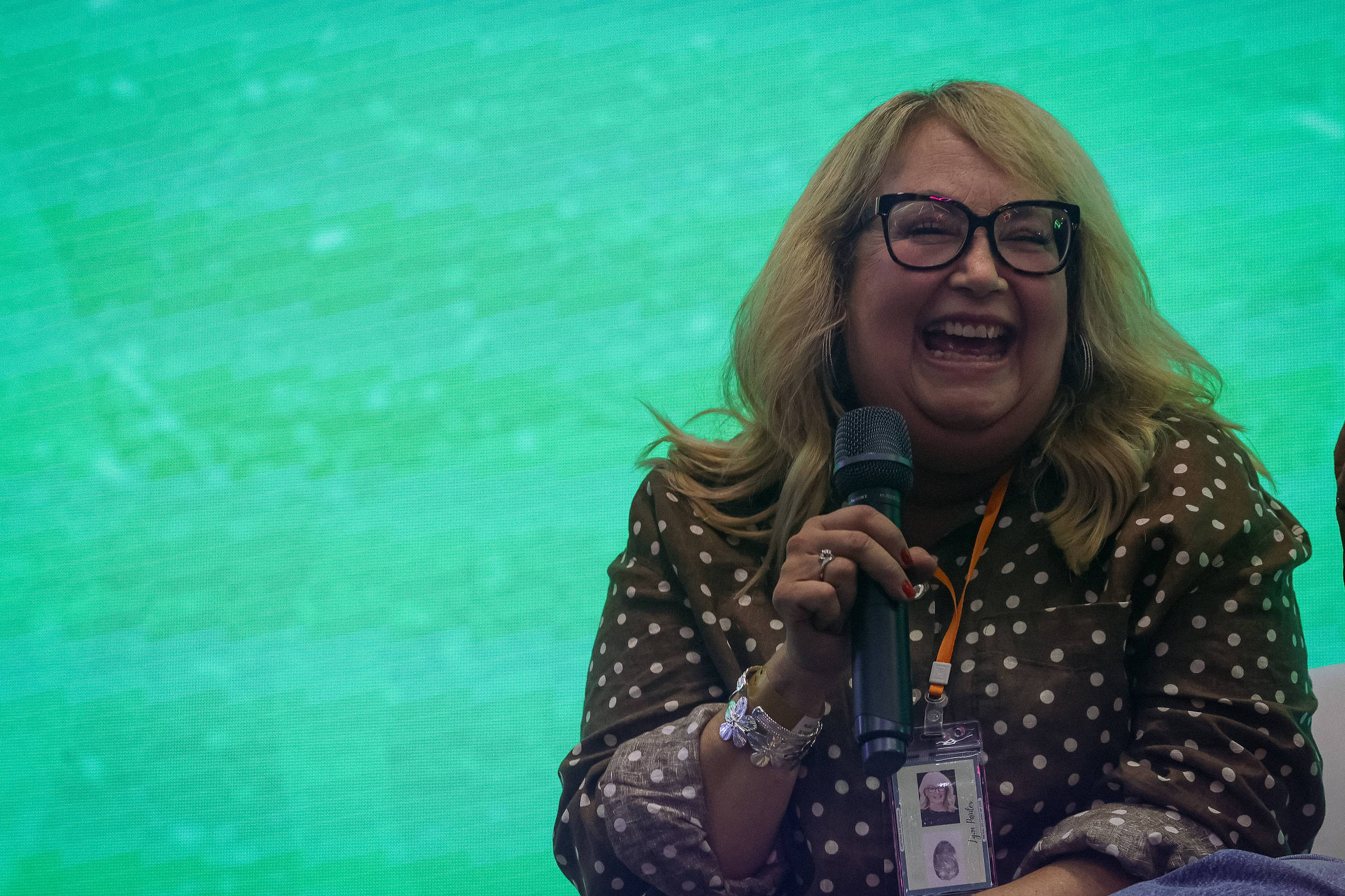 Bienal do Livro: Fãs de Lynn Painter causam aglomeração