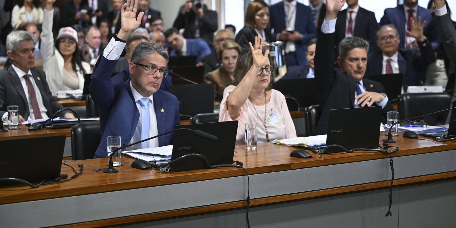 CCJ do Senado aprova texto base da PEC da Segurança Pública