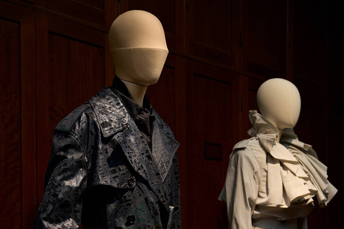 Casaco icôncico da Burberry, trench coat é tema de mostra