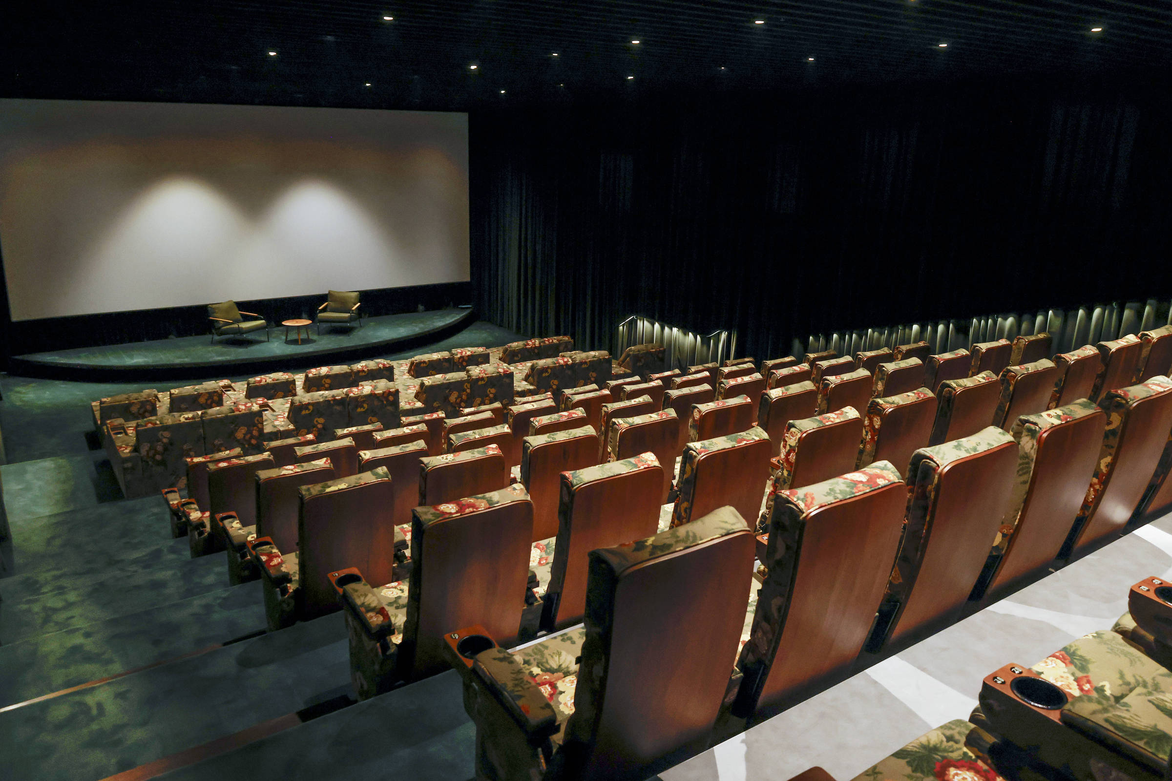Conheça o Cine Tutu, cinema de rua em SP que
