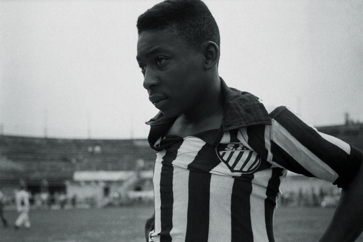 Primeiro gol de Pelé pelo Santos completa 70 anos