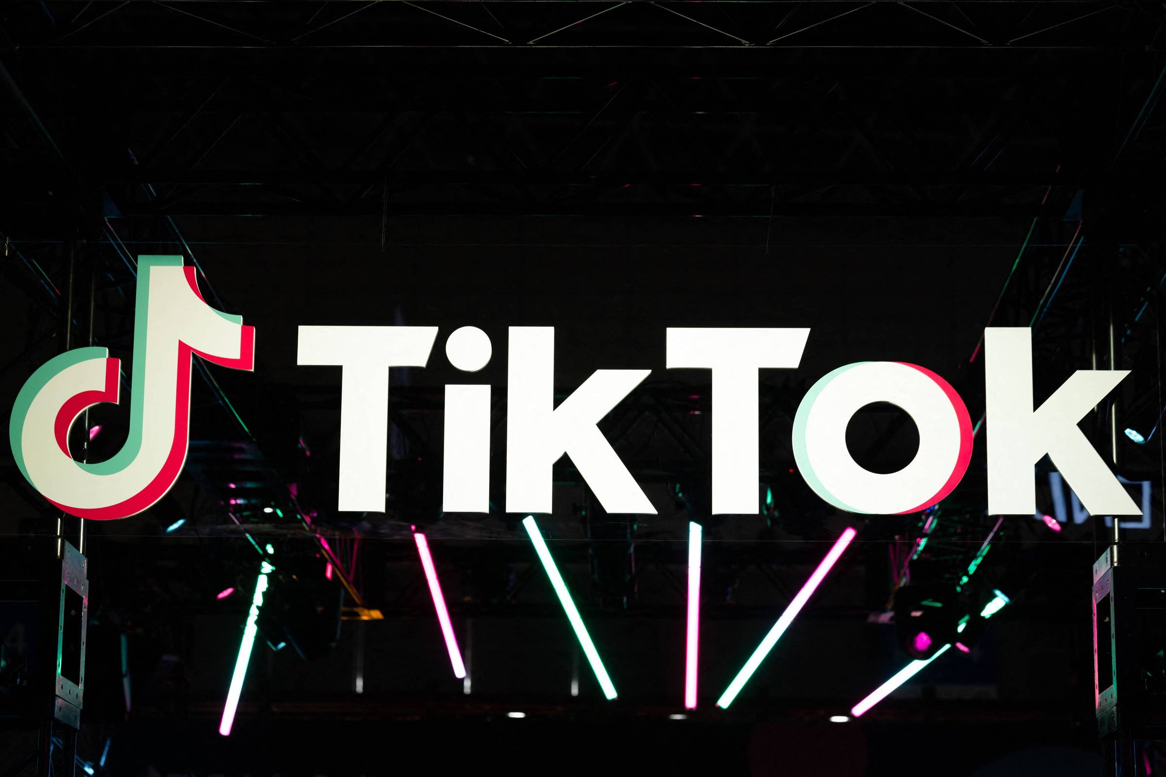TikTok enfrenta 1º julgamento nos EUA sobre saúde mental