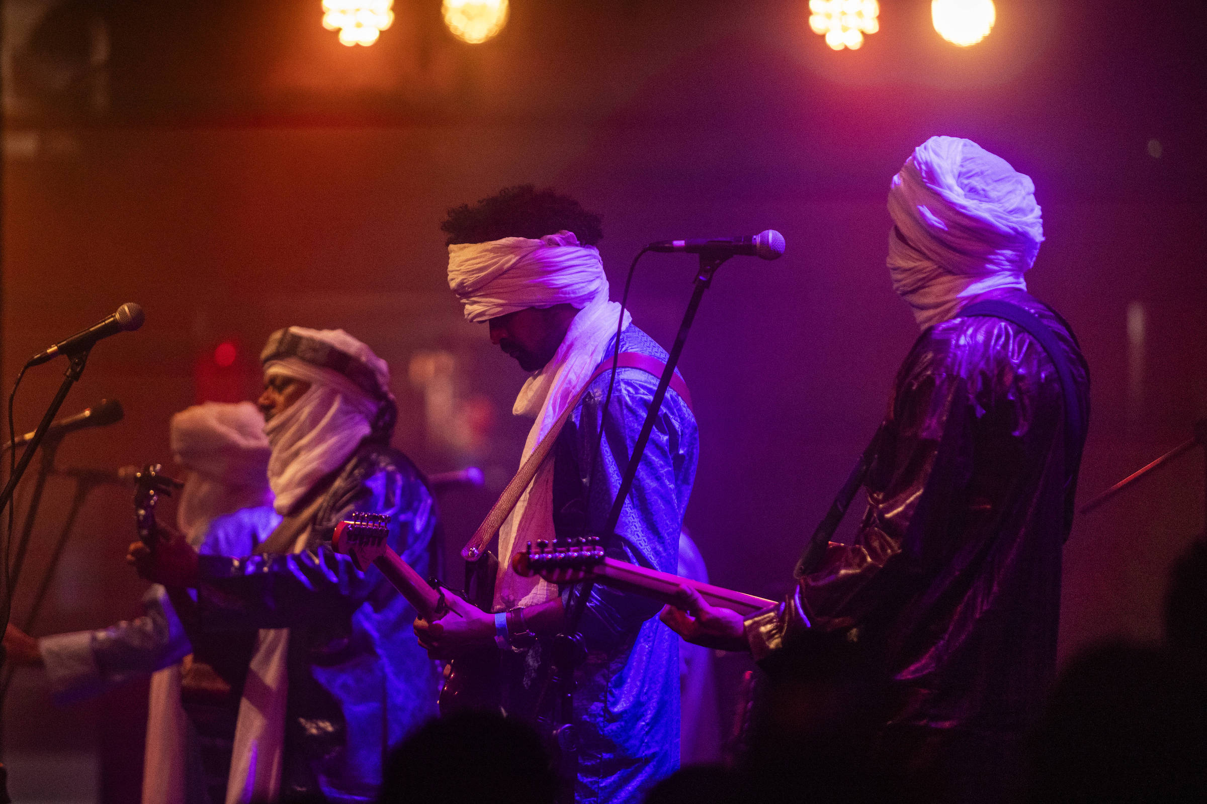 Tinariwen faz sucesso no país apesar do idioma 28/09/2026
