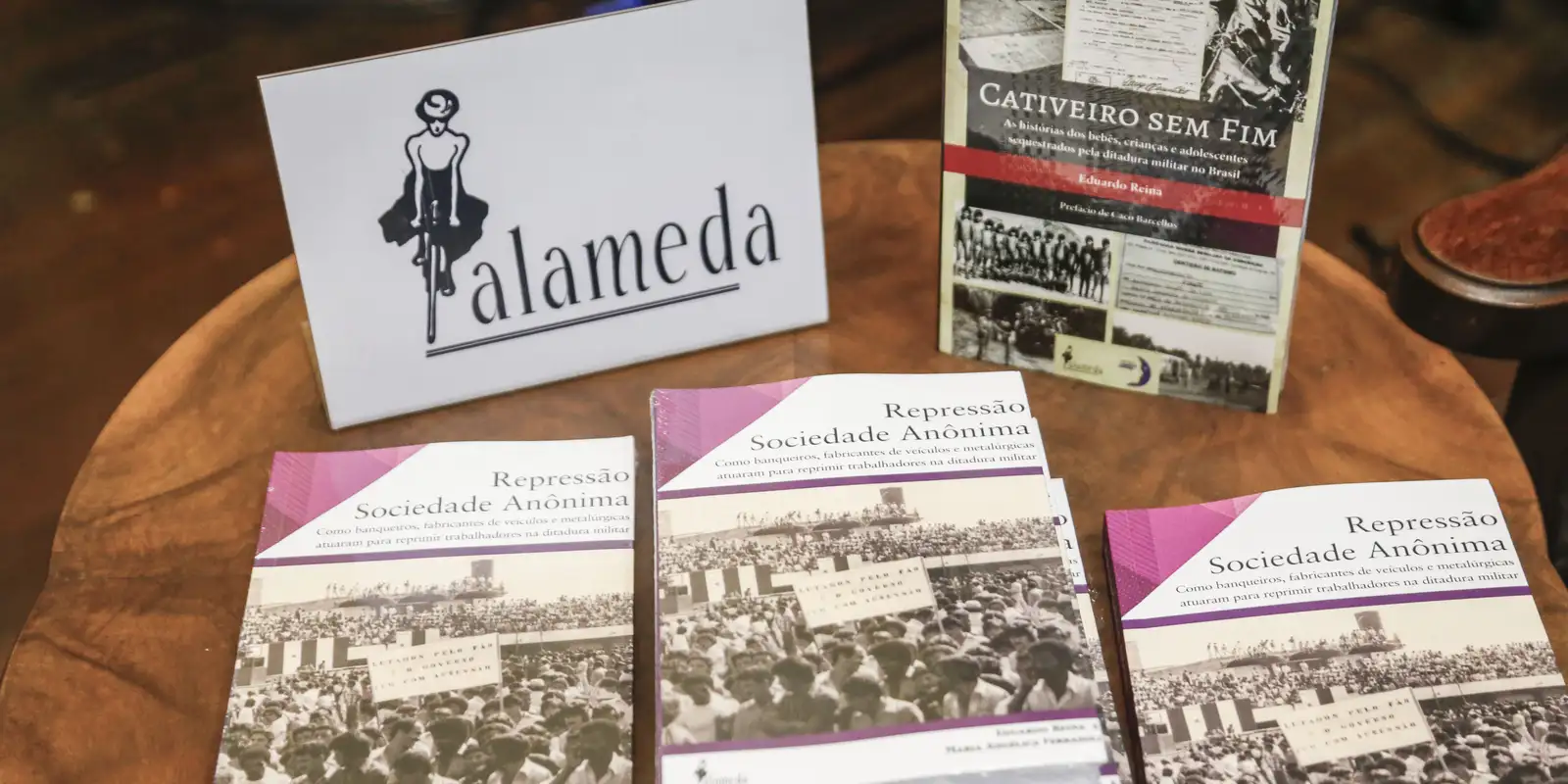 Livro conta como montadoras ajudaram a manter ditadura no Brasil