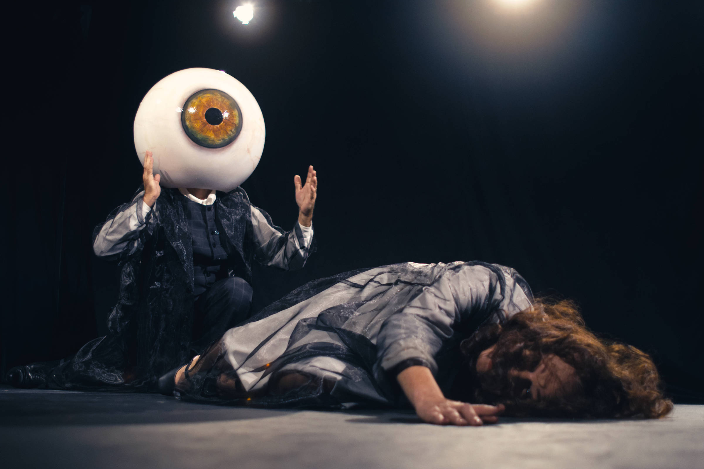 Mulher enfrenta seus desejos em peça em São Paulo
