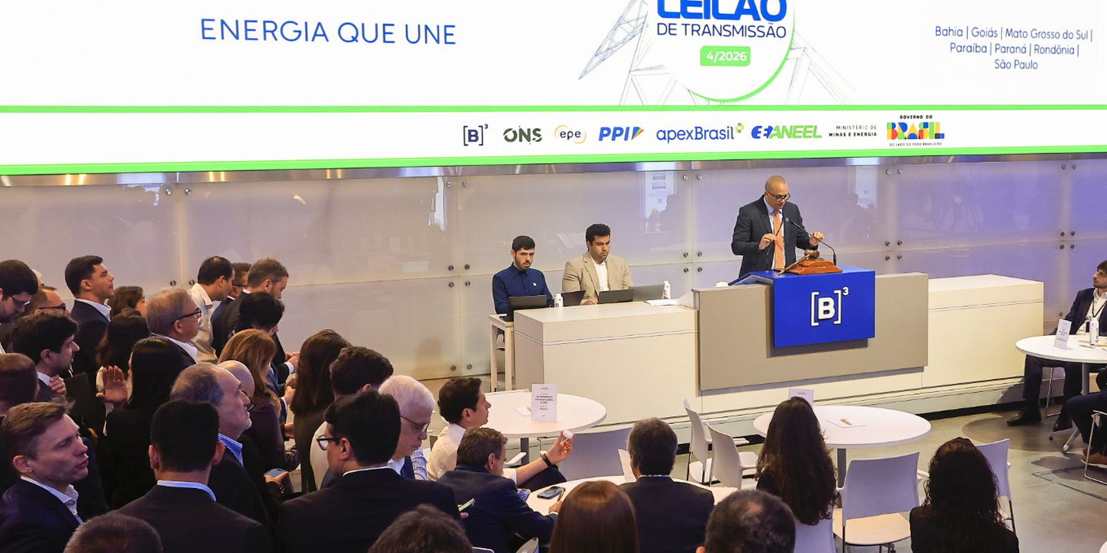 Com muita disputa, Aneel leiloou oito lotes de transmissão de