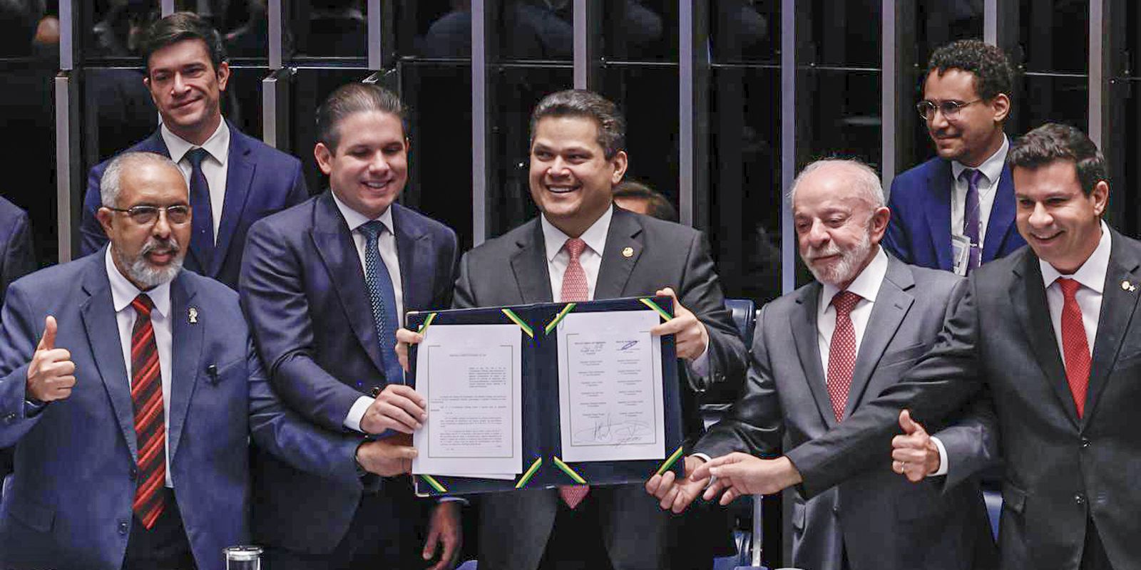 Congresso promulga emenda do fim da 6x1; escala 5x2 começa
