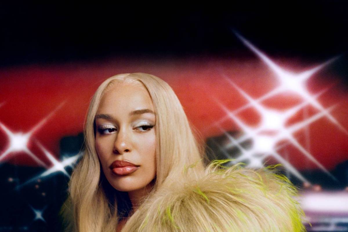 Jorja Smith volta ao Brasil embebida na pista britânica
