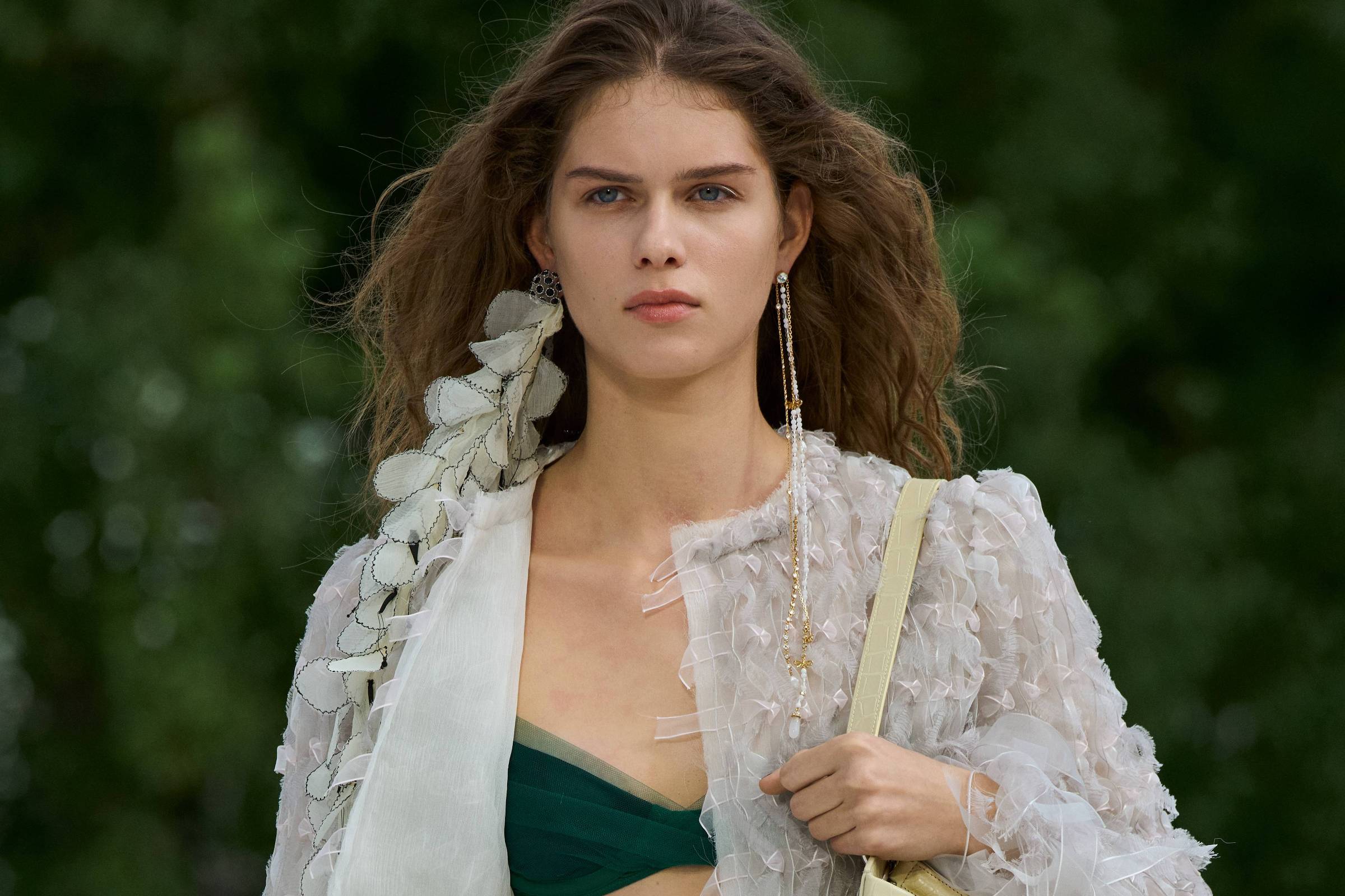 Moda reage à perfeição da IA na Semana de Paris
