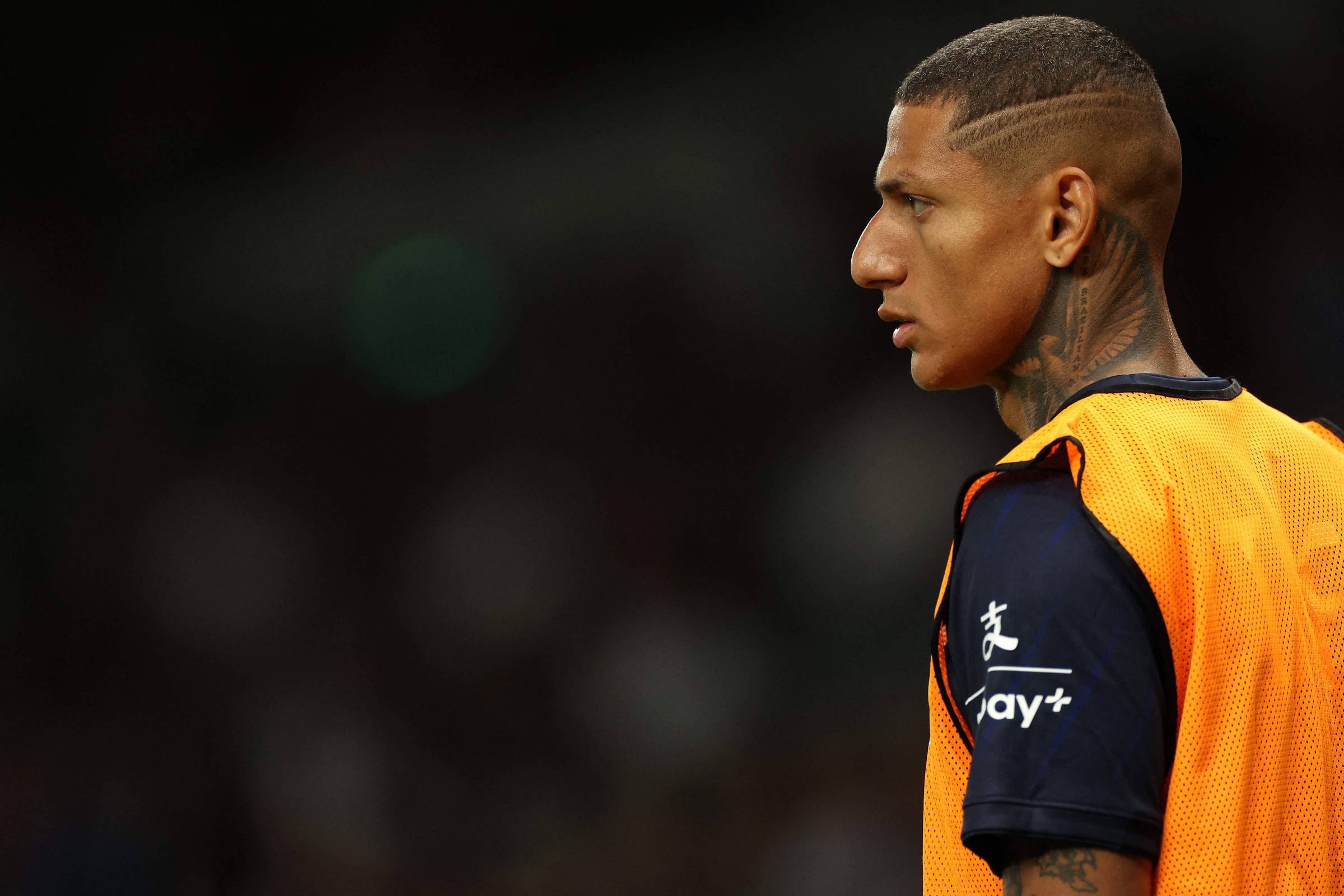 Richarlison mostra documentos em disputa com Bolsonaro 21/10/2026
